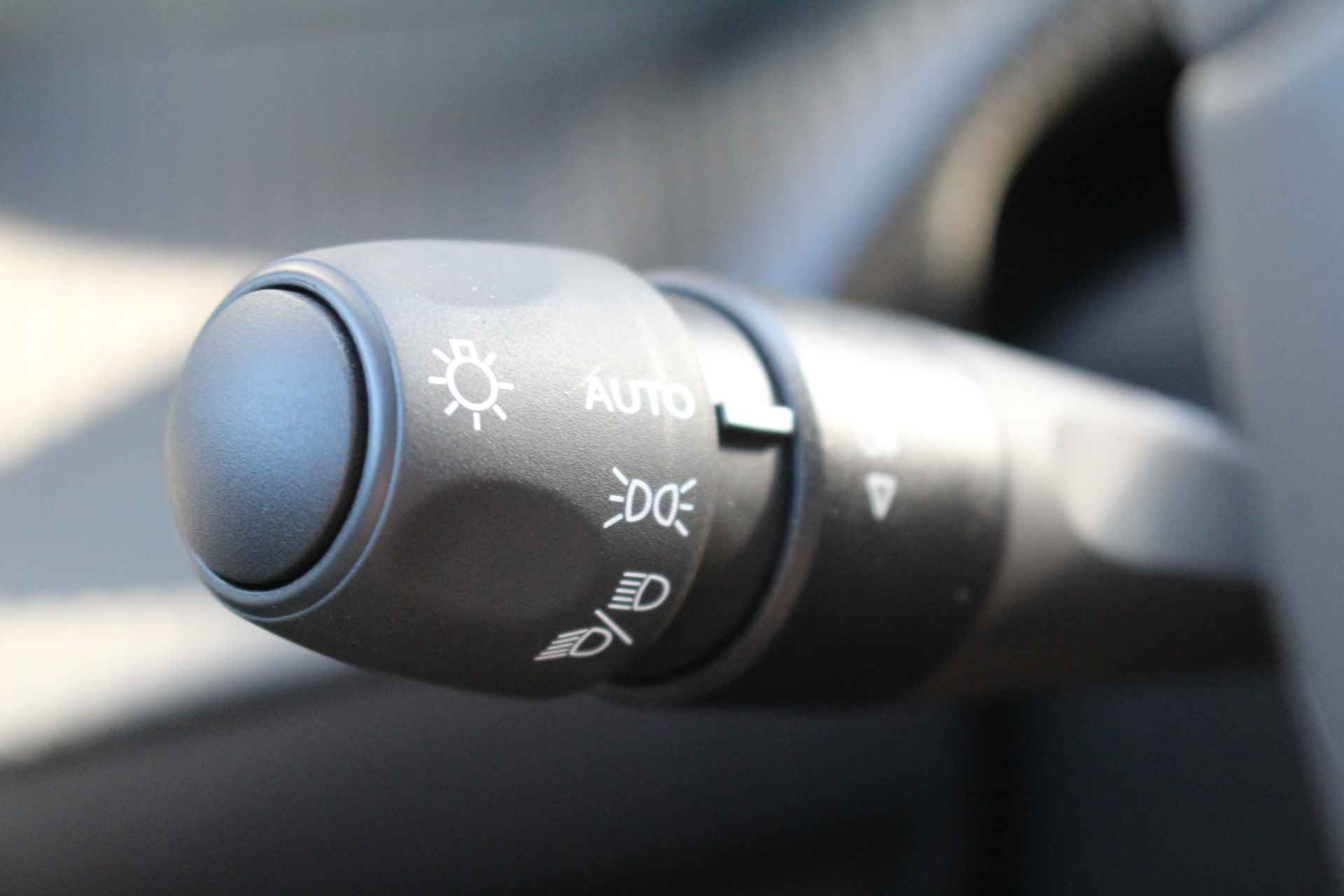Peugeot e-208 Allure Pack | 3D Nav. + Display | Full LED | Cam | Half leder | LMV 16'' | PDC | Carplay | Climate & - 32/52