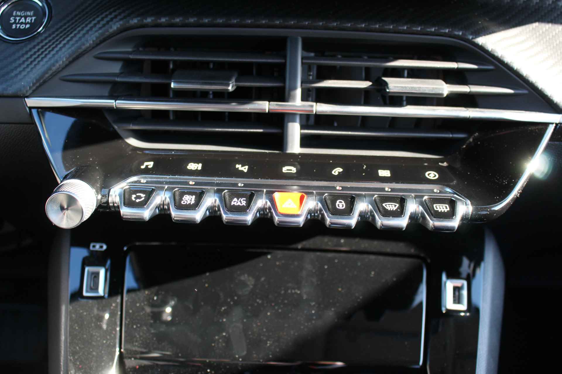 Peugeot e-208 Allure Pack | 3D Nav. + Display | Full LED | Cam | Half leder | LMV 16'' | PDC | Carplay | Climate & - 40/52
