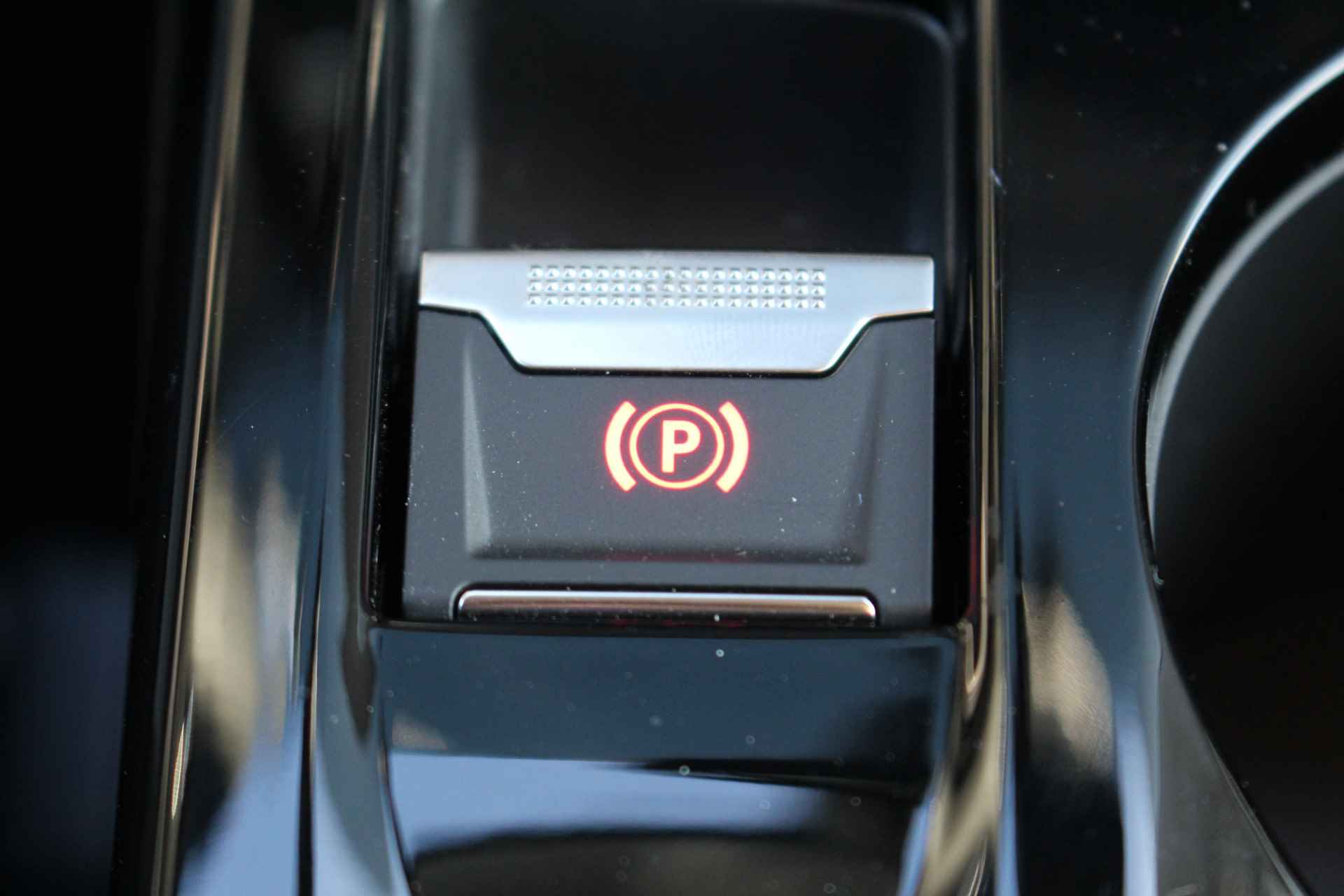 Peugeot e-208 Allure Pack | 3D Nav. + Display | Full LED | Cam | Half leder | LMV 16'' | PDC | Carplay | Climate & - 43/52