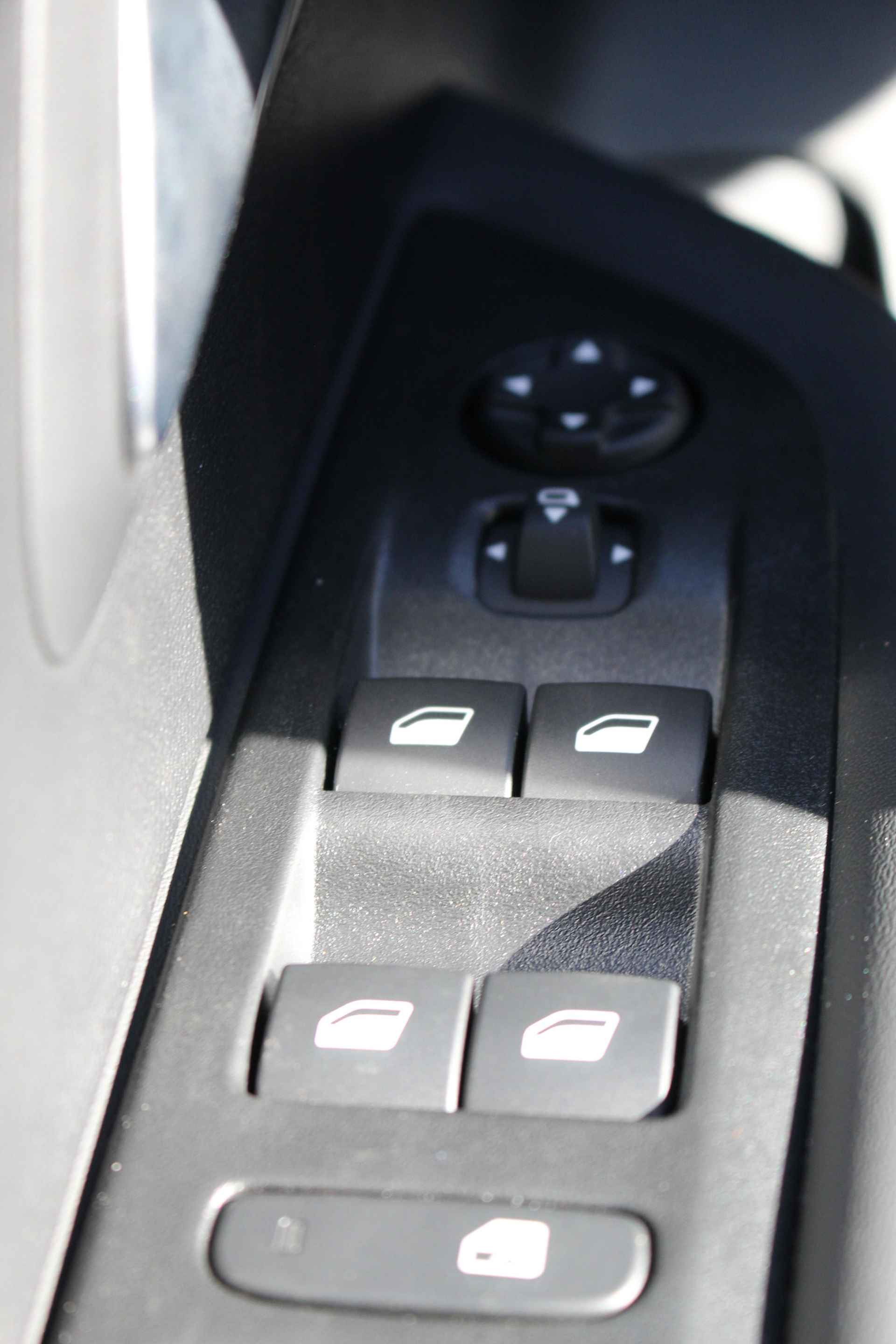 Peugeot e-208 Allure Pack | 3D Nav. + Display | Full LED | Cam | Half leder | LMV 16'' | PDC | Carplay | Climate & - 44/52