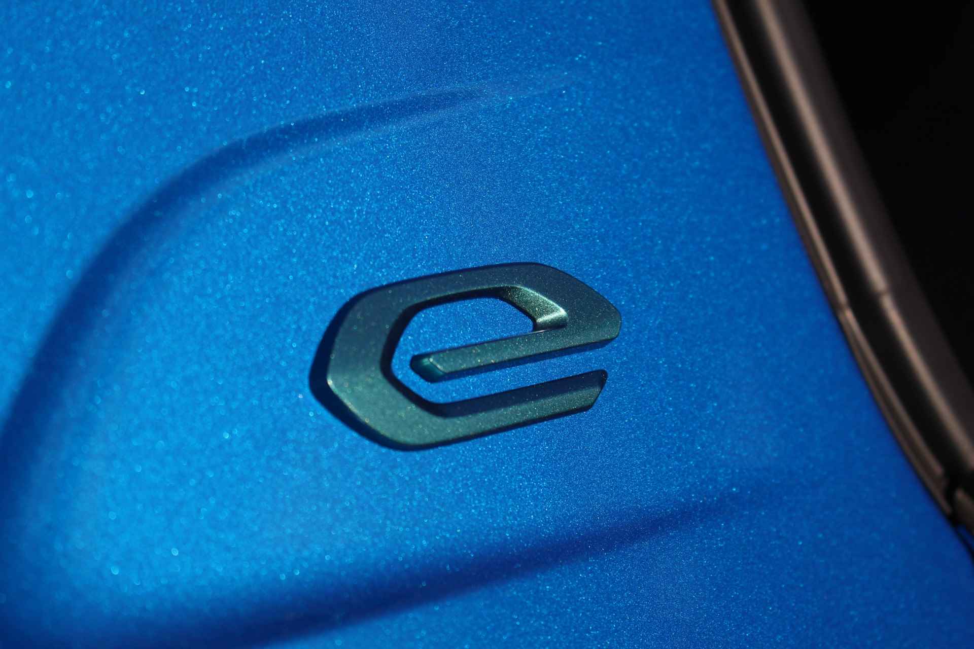 Peugeot e-208 Allure Pack | 3D Nav. + Display | Full LED | Cam | Half leder | LMV 16'' | PDC | Carplay | Climate & - 48/52