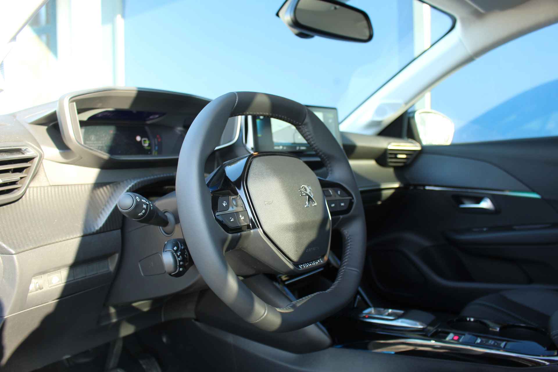 Peugeot e-208 Allure Pack | 3D Nav. + Display | Full LED | Cam | Half leder | LMV 16'' | PDC | Carplay | Climate & - 50/52