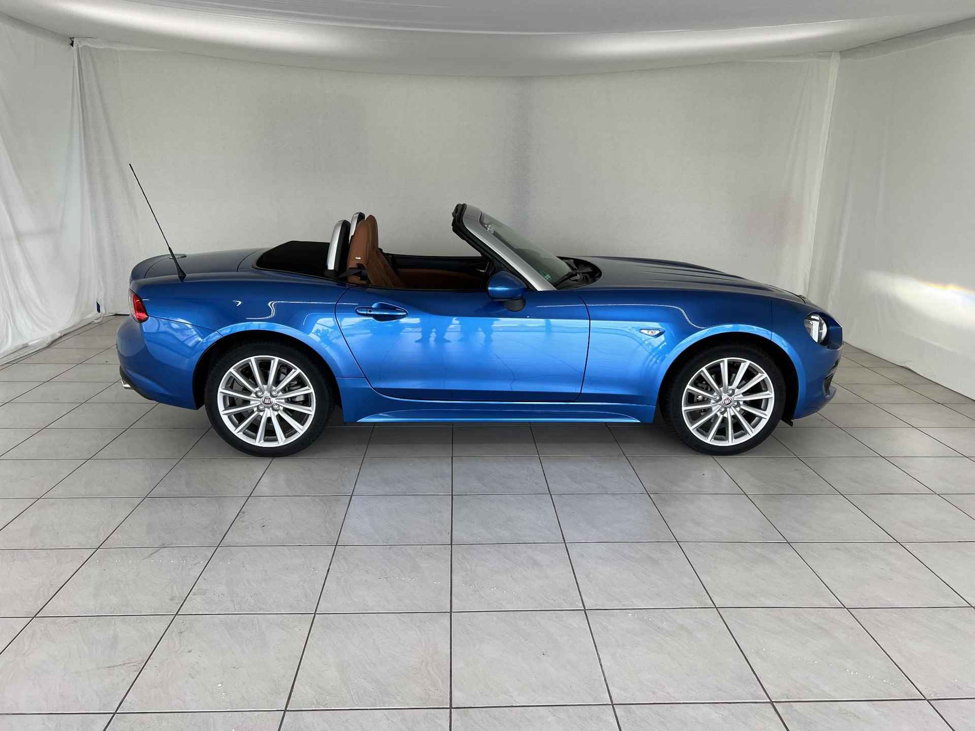 Fiat 124 Spider 1.4 MultiAir Turbo Lusso full option, dealer onderhouden, Bose Audio, Parkeercamera achter - 5/18