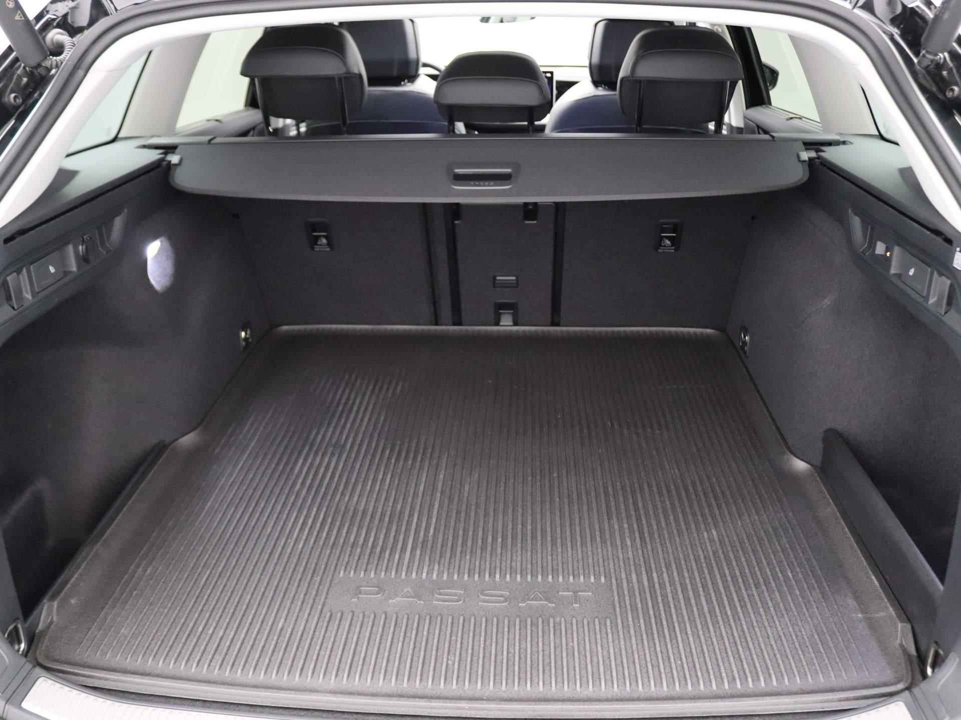 Volkswagen Passat Variant 1.5 eTSI Elegance Business 150PK DSG Pano-Schuifdak, LED-Matrix, Keyless, Virtual Pedal, Stoel-Stuurverwarming, Ergo Comfort stoelen, Trekhaak, 17" LM Velgen - 8/52