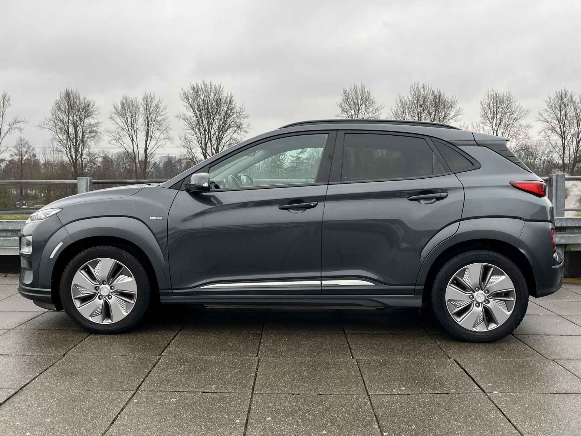 Hyundai KONA EV Premium 64 kWh | Leder | Glazen Dak | Camera - 10/40