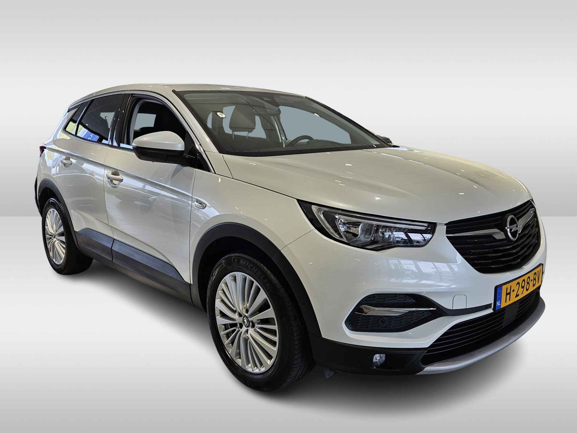 Opel Grandland X 1.2 Turbo Innovation | Navigatie | Trekhaak | Camera | Cruise Control | Climate Control | Apple Carplay en Android Auto | - 3/46