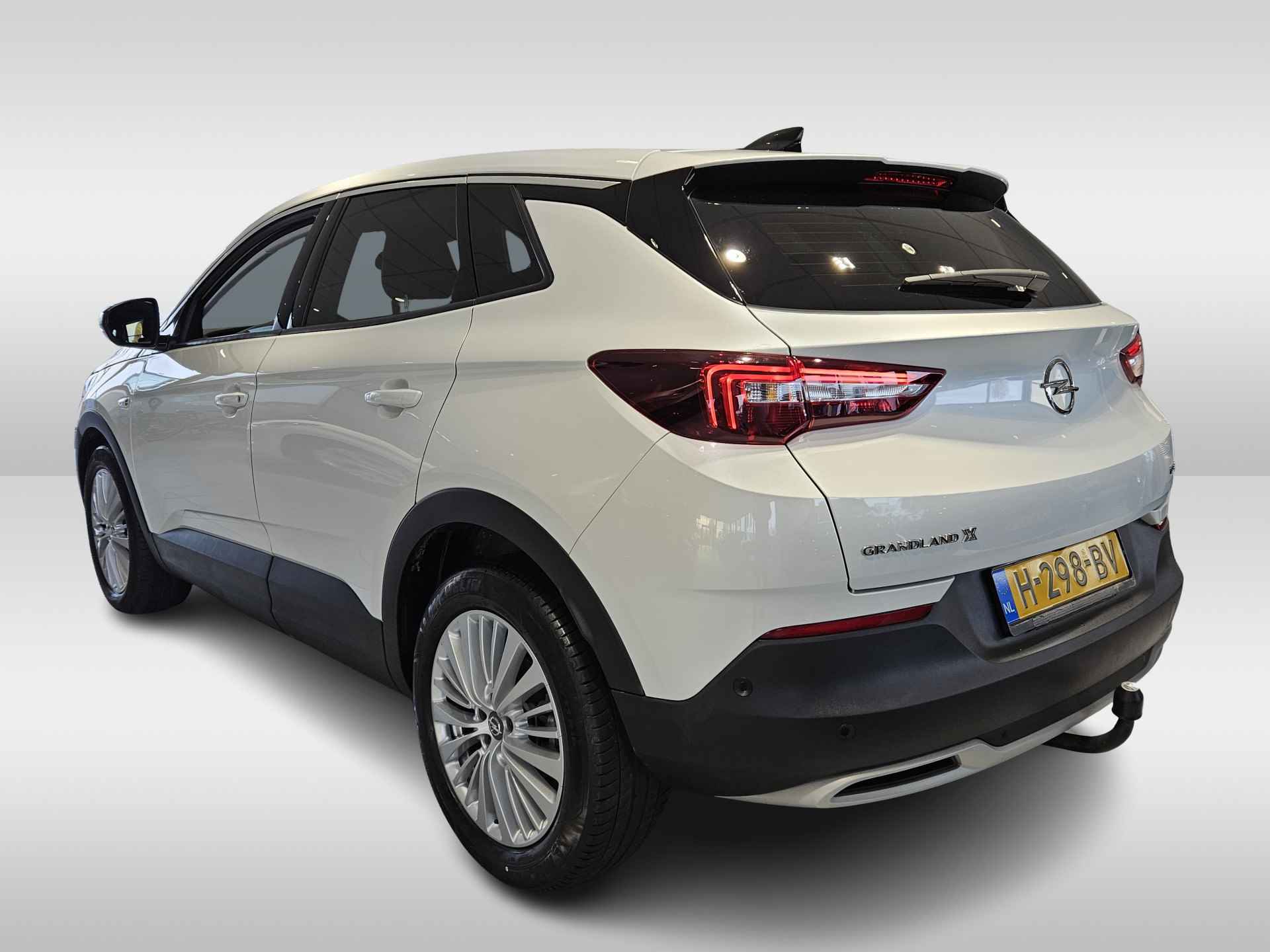 Opel Grandland X 1.2 Turbo Innovation | Navigatie | Trekhaak | Camera | Cruise Control | Climate Control | Apple Carplay en Android Auto | - 5/46