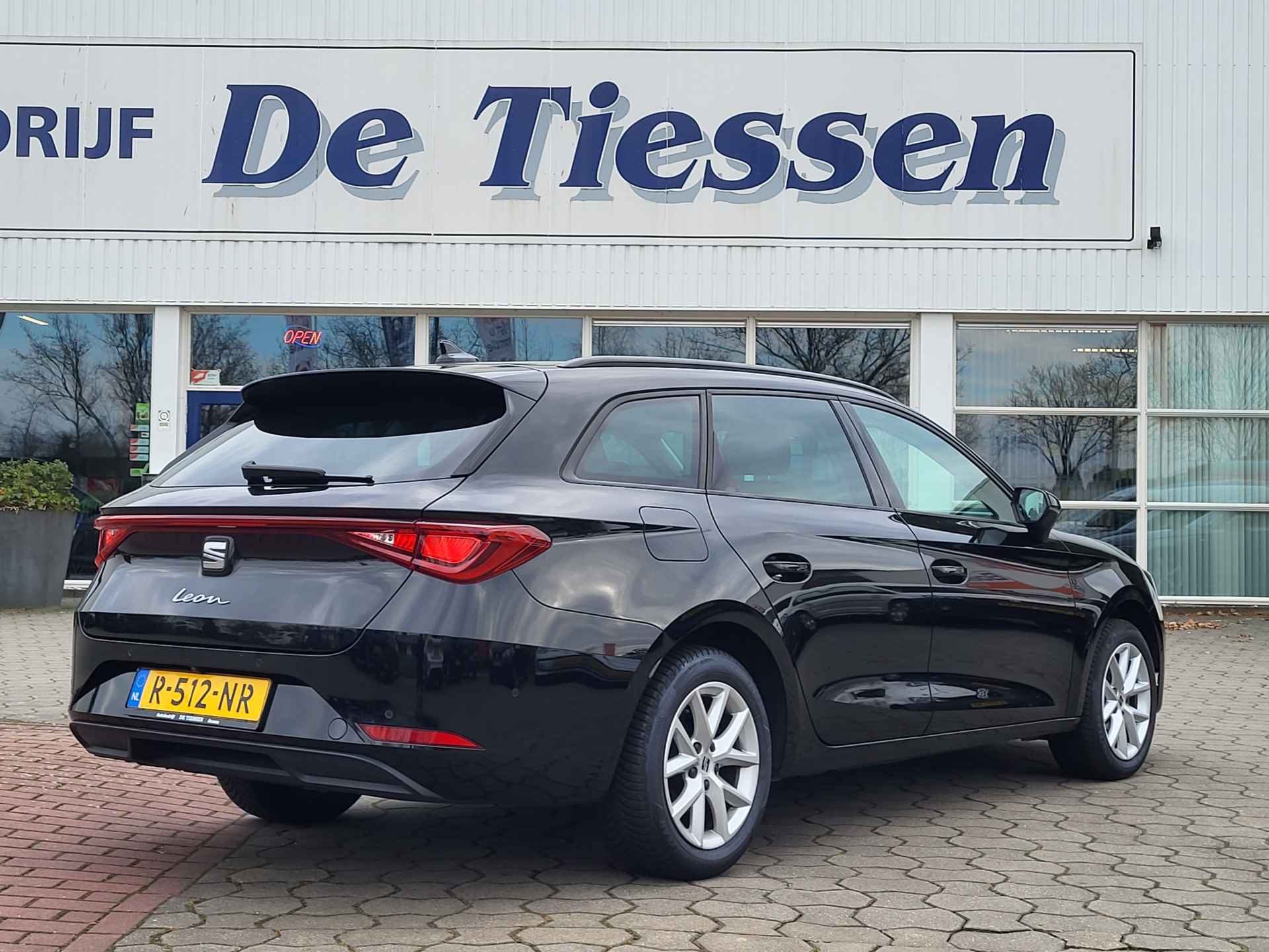 SEAT Leon Sportstourer 1.0 TSI Style Business Intense, Rijklaar met beurt & garantie! - 4/36