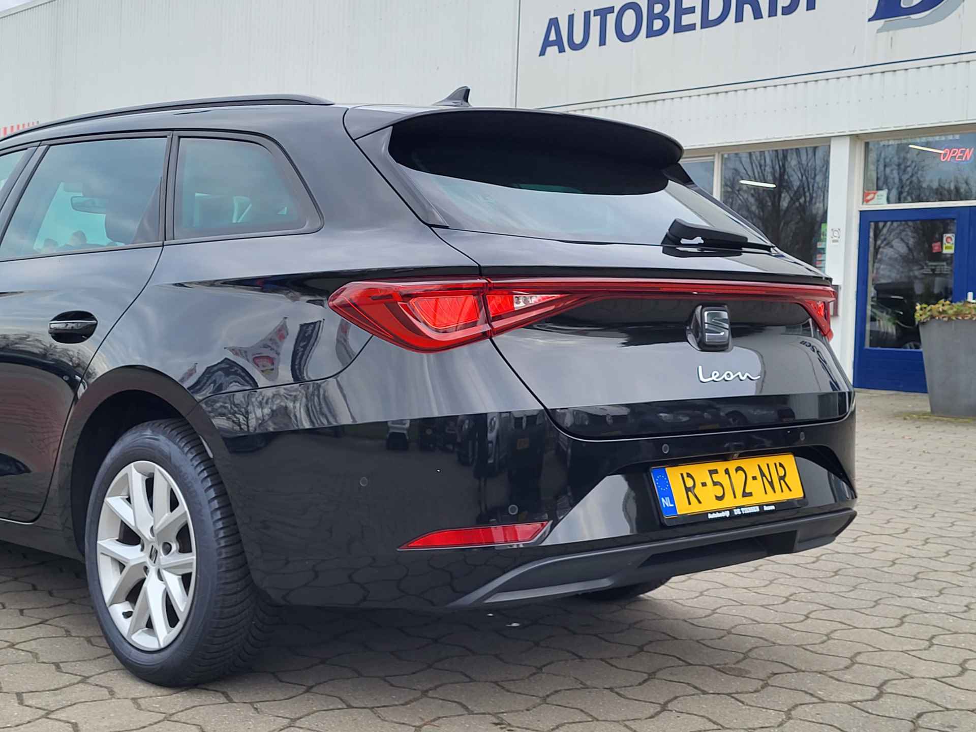 SEAT Leon Sportstourer 1.0 TSI Style Business Intense, Rijklaar met beurt & garantie! - 32/36