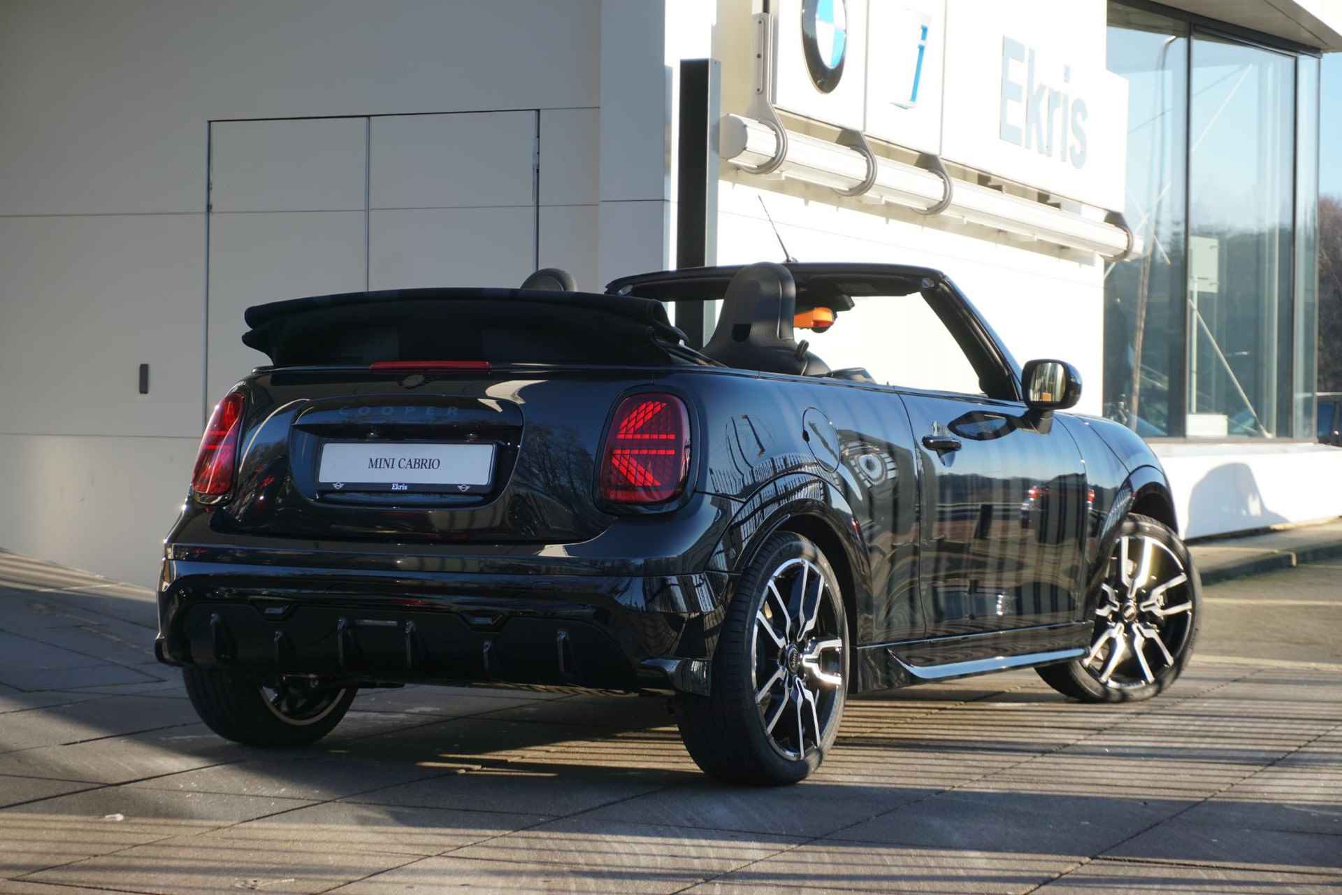 MINI Cabrio C John Cooper Works Trim + Package XL - 2/34