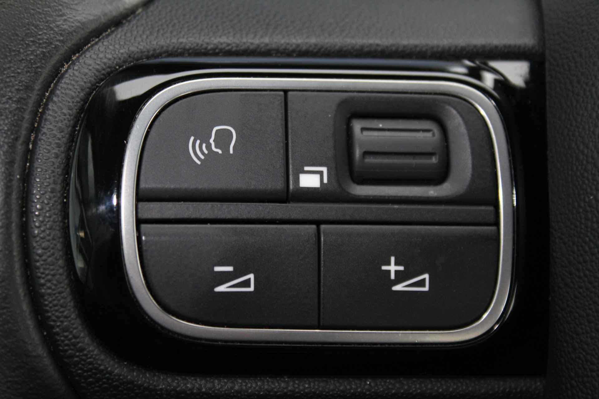 Citroën C5 Aircross 1.2 PureTech Business | Incl. 1 jaar Garantie | 2e Eigenaar | Navigatie | Climate controle | Parkeersensoren V+A | Achteruitrijcamera | Trekhaak | Cruise controle | Digital cockpit | Dodehoek detectie | DAB | 18 Inch LMV | Origineel NL auto | NAP | - 39/56