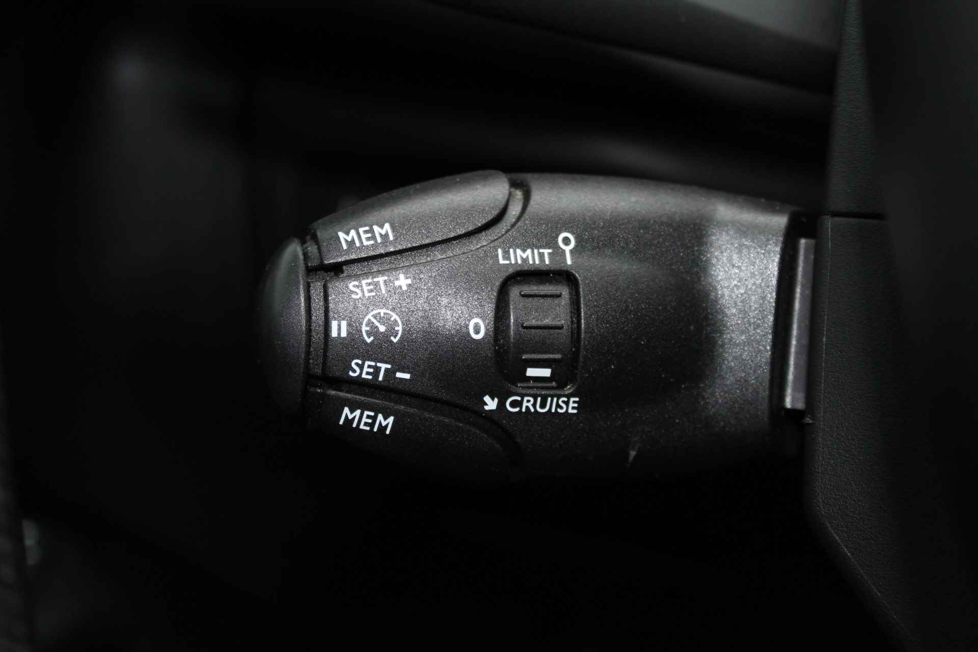 Citroën C5 Aircross 1.2 PureTech Business | Incl. 1 jaar Garantie | 2e Eigenaar | Navigatie | Climate controle | Parkeersensoren V+A | Achteruitrijcamera | Trekhaak | Cruise controle | Digital cockpit | Dodehoek detectie | DAB | 18 Inch LMV | Origineel NL auto | NAP | - 41/56