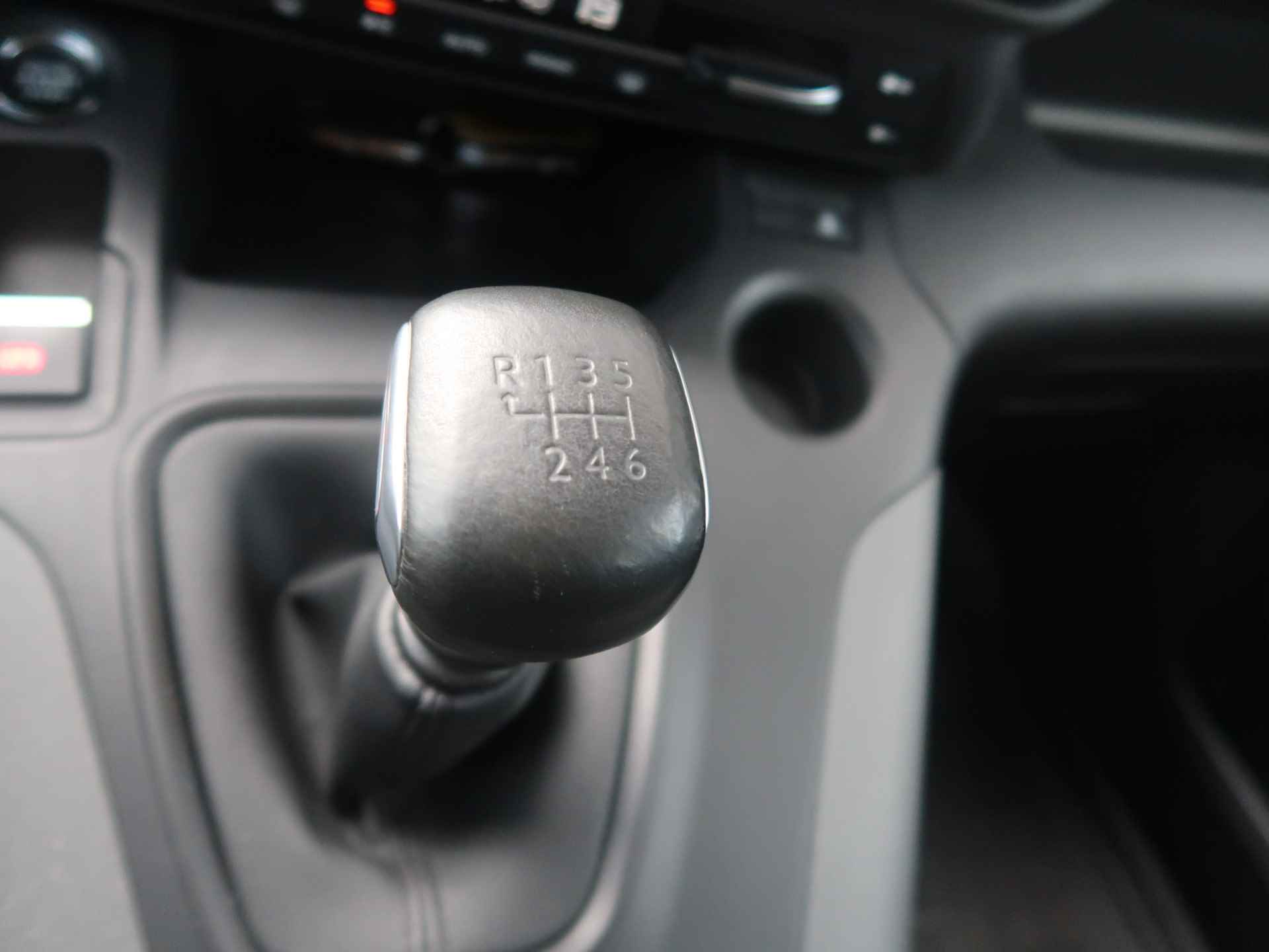 Citroën Berlingo 110 PK Benzine * Navigatie *  Parkeer Camera * Keyless Start * DAB+ Radio * L.M. Velgen * 5-Persoons uitvoering * - 18/38