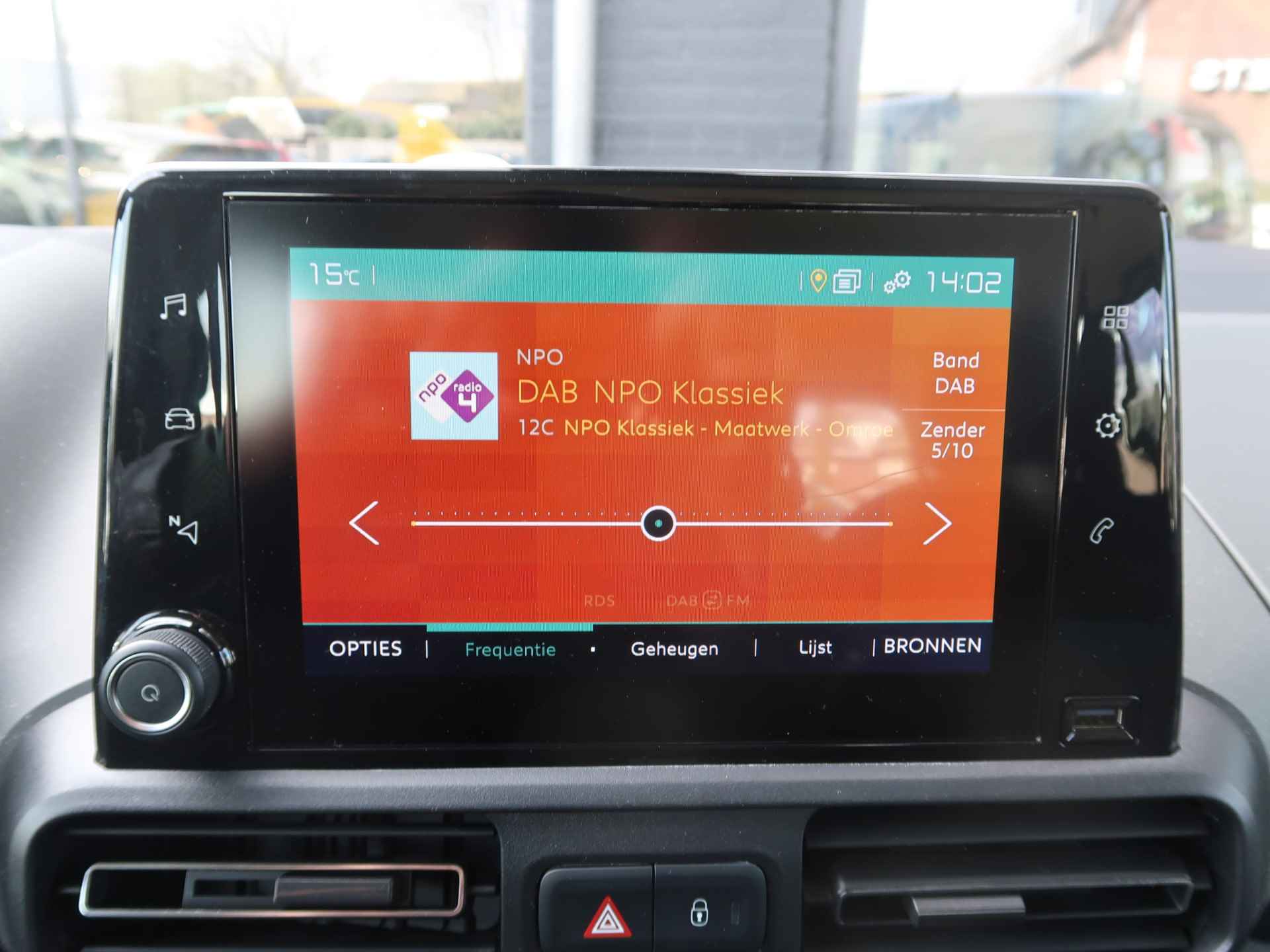 Citroën Berlingo 110 PK Benzine * Navigatie *  Parkeer Camera * Keyless Start * DAB+ Radio * L.M. Velgen * 5-Persoons uitvoering * - 20/38