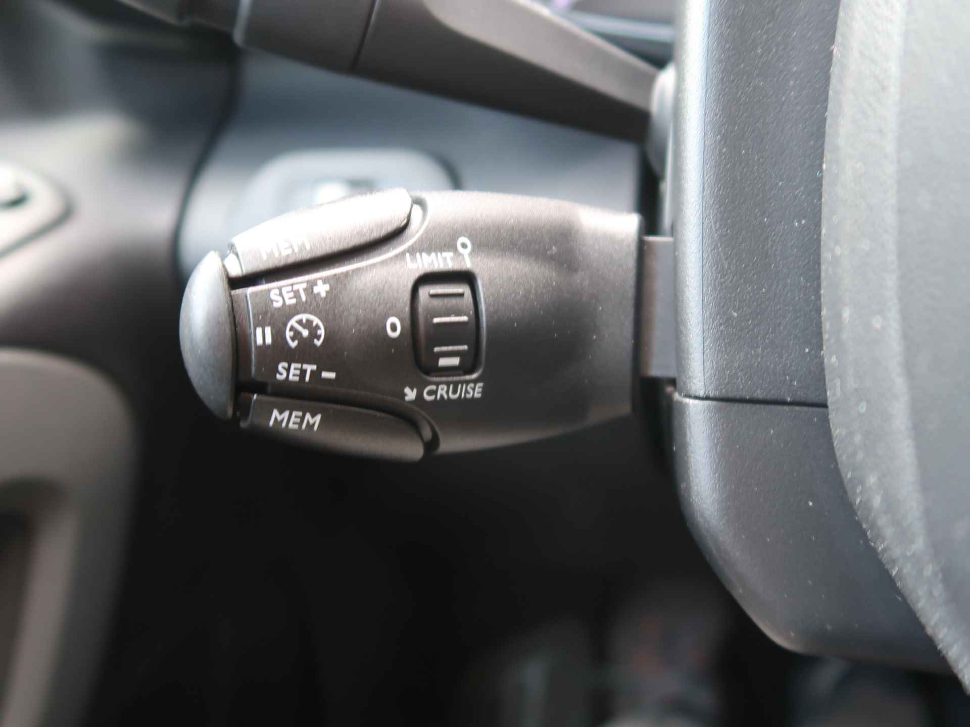 Citroën Berlingo 110 PK Benzine * Navigatie *  Parkeer Camera * Keyless Start * DAB+ Radio * L.M. Velgen * 5-Persoons uitvoering * - 26/38