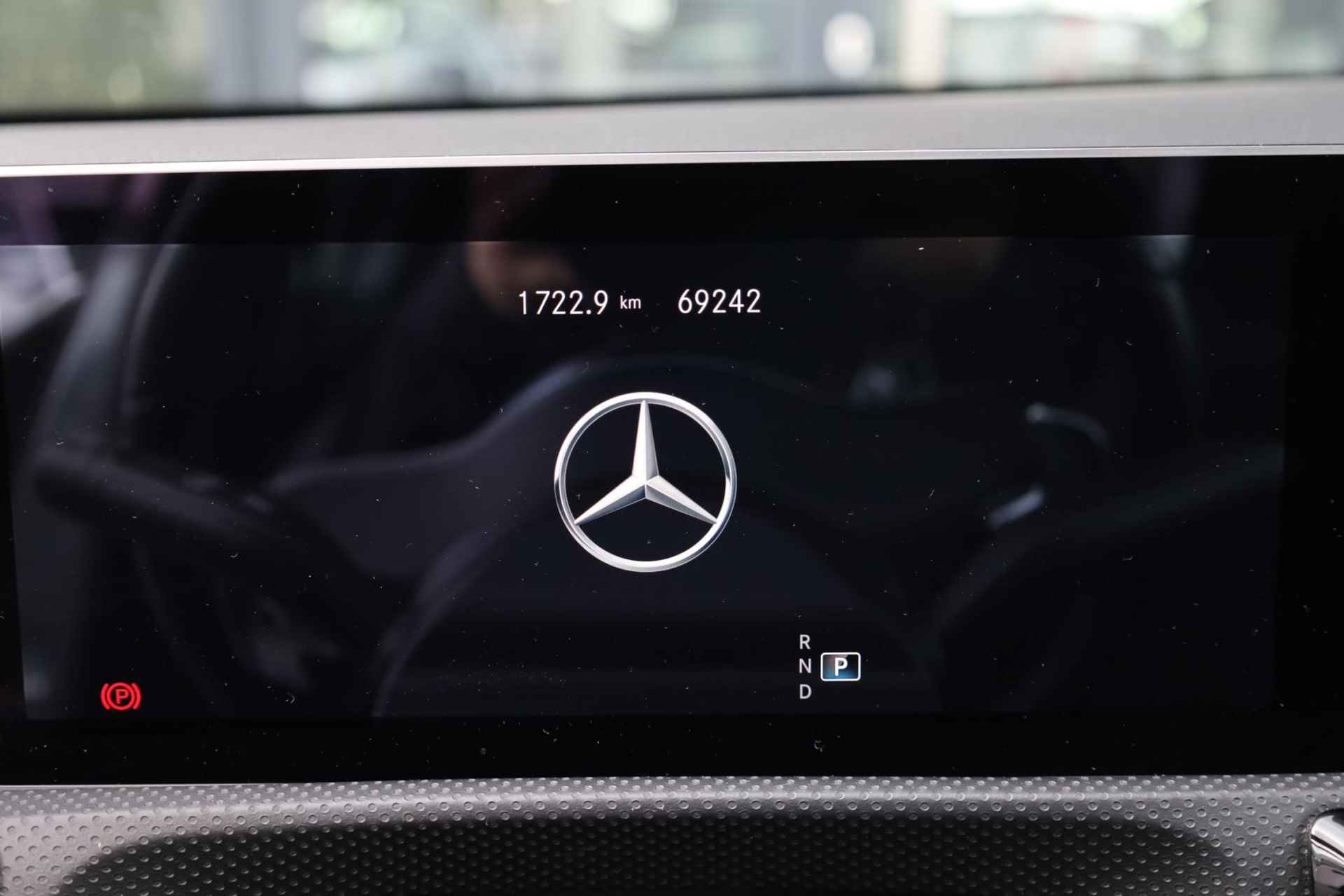 Mercedes-Benz A-klasse 200 Business Solution AMG 120KW/163PK automaat, Leder / alcantara, winterset LMV digitaal dashboard, navigatie, LED verlichting voor en achter, 18" LMV, stoelverwarming, parkeersensoren voor en achter, AMG bumpers - 17/44