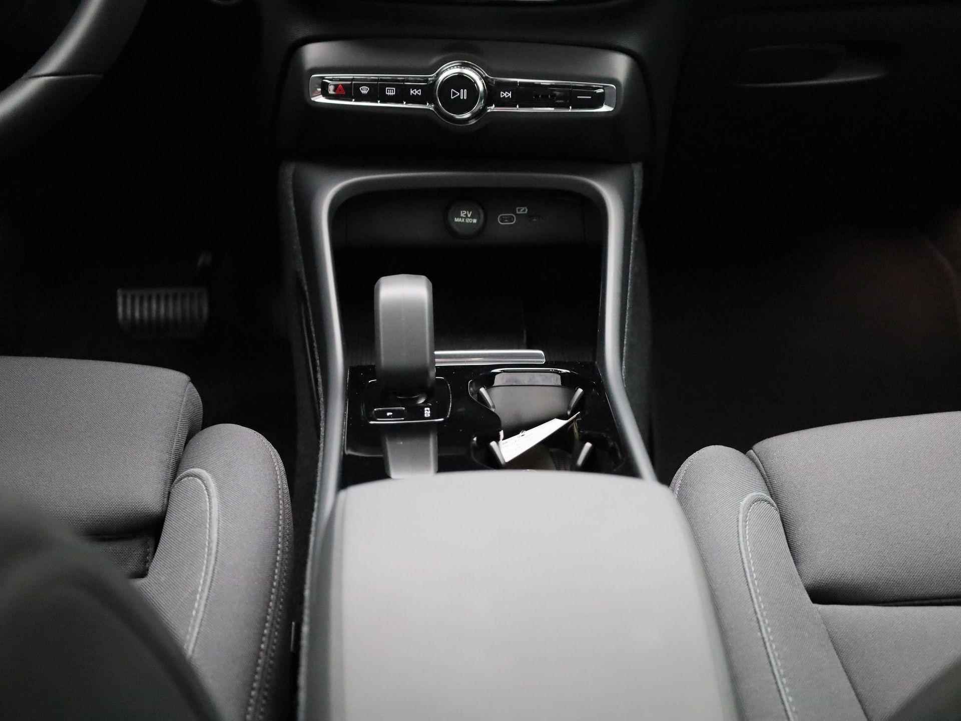 Volvo C40 Recharge Core | PANORAMADAK | ELEKTRISCH BEDIENBARE ACHTERKLEP | STOELVERWARMING | ACHTERUITRIJCAMERA | - 9/36