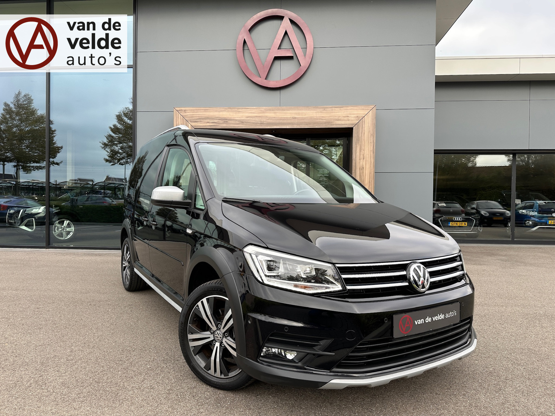 Volkswagen Caddy 1.4 TSI 125pk DSG Alltrack | Geen bpm/btw | Led | Dubbele schuifdeur | Navi