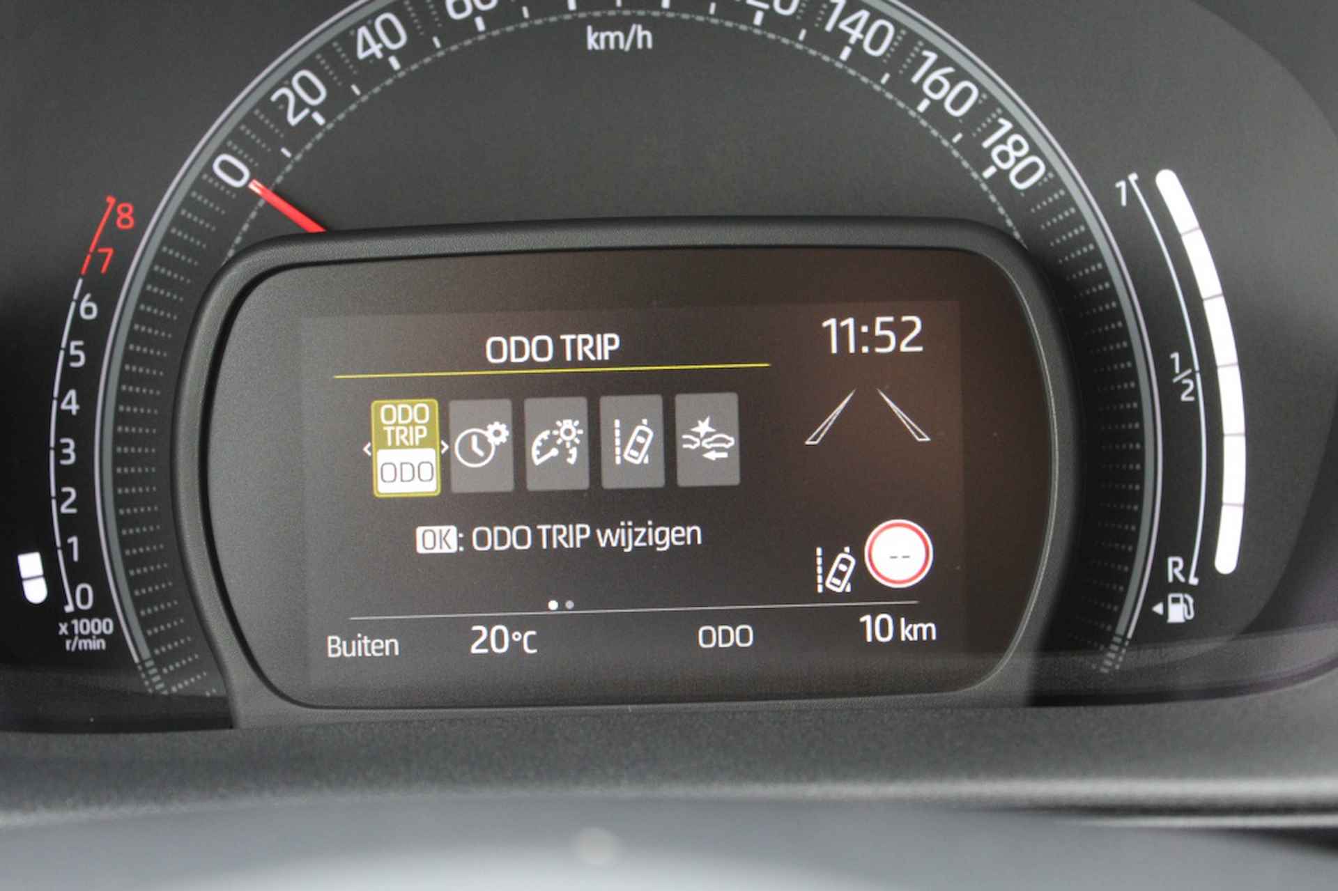 Toyota Aygo X 1.0 VVT-i MT Envy PDC Stoelverwarming - 20/23