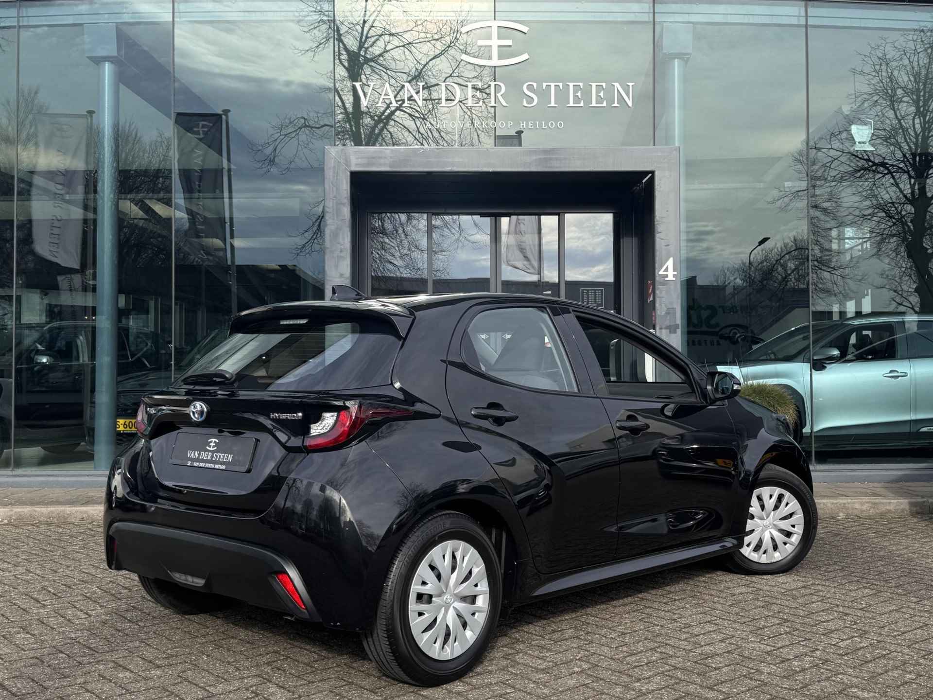 Toyota Yaris 1.5 Hybrid 115 Active Fabrieksgarantie t/m 2034 | Apple Carplay - 2/19