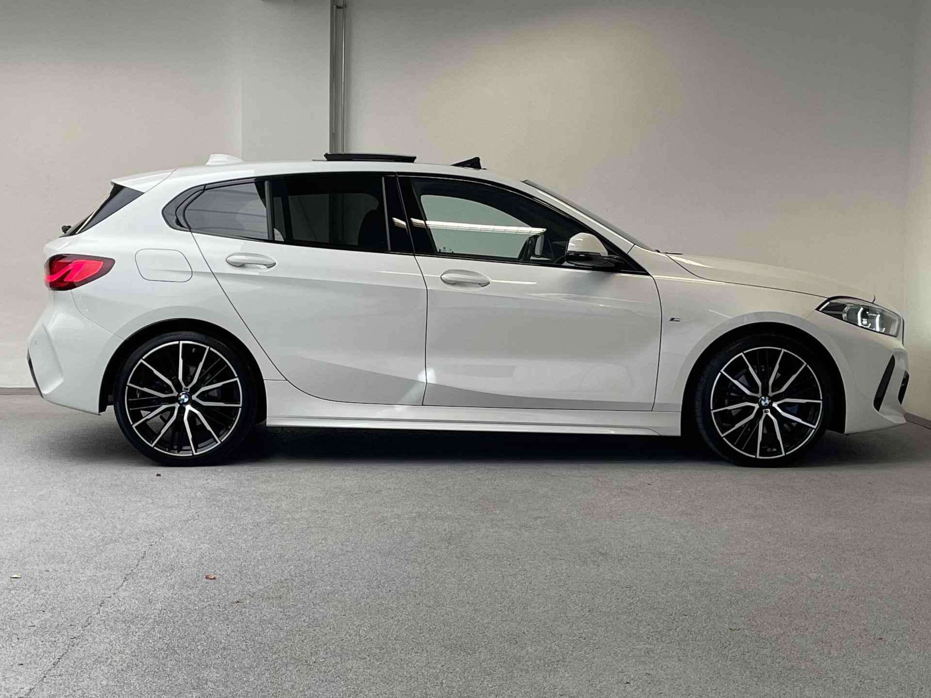 BMW 1-serie 116i M-Sport Plus Pack | PANO | HEAD-UP | TREKHAAK | CARPLAY | 19" LMV | - 6/36