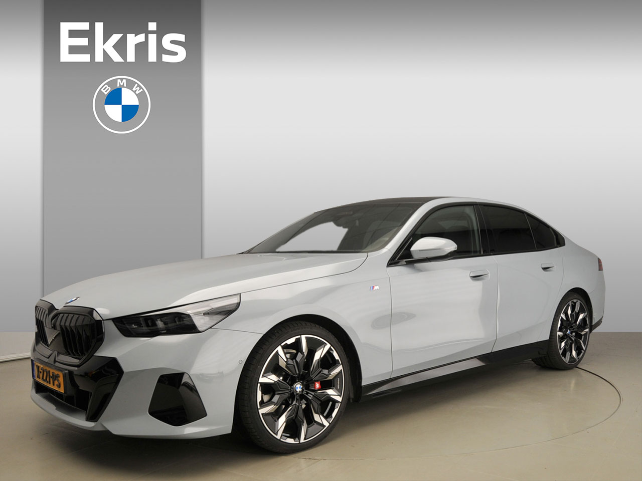 BMW 5 Serie Sedan 520d M-Sportpakket / LED / Leder / HUD / Trekhaak / Keyles go / Standkachel / DAB / Harman-kardon sound / Alu 21 inch