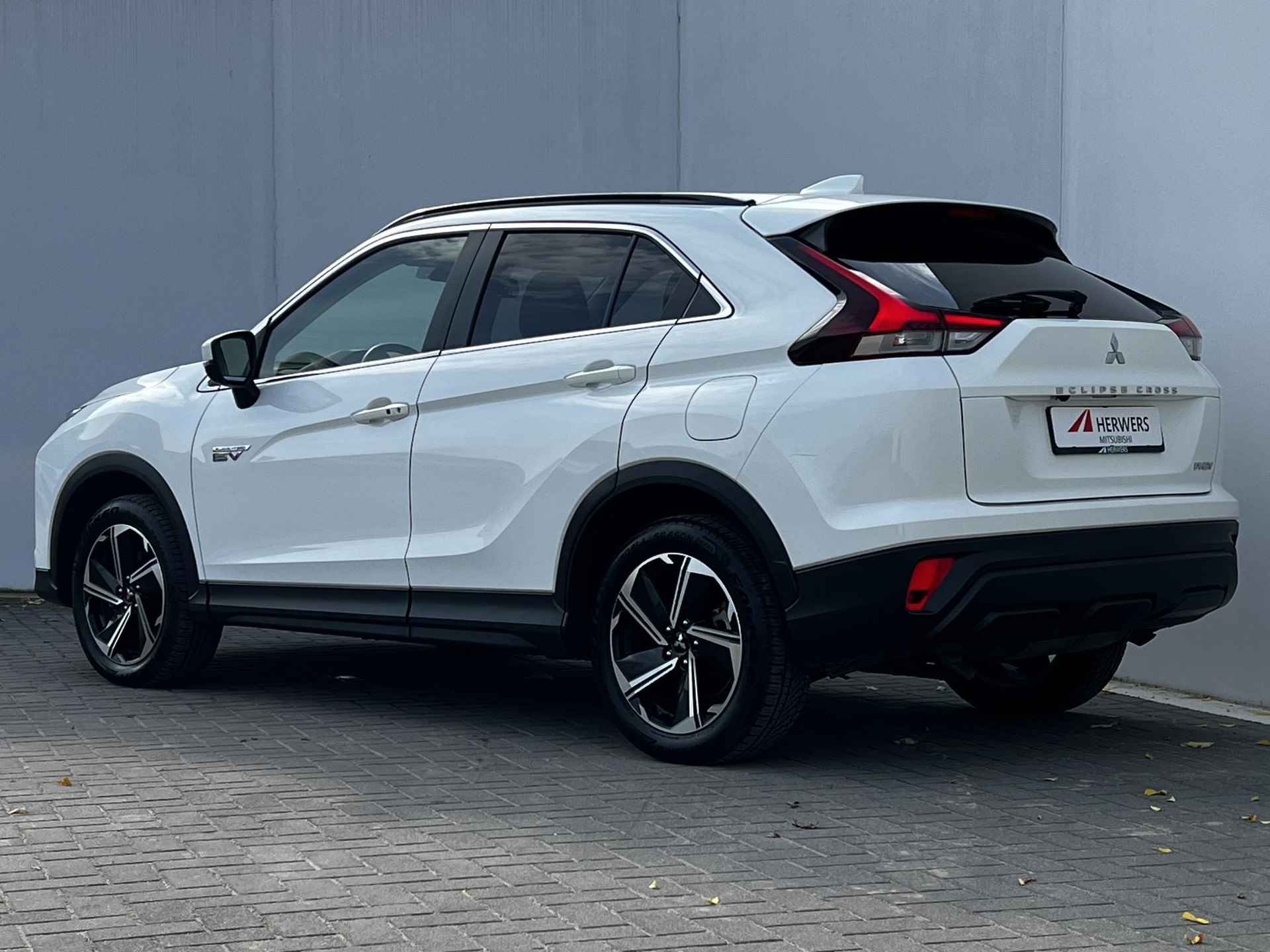 Mitsubishi Eclipse Cross 2.4 PHEV Intense S-AWC 4WD Automaat / 1.500 kg trekgewicht / Navigatie via Apple Carplay of Android Auto / Achteruitrijcamera / - 10/51