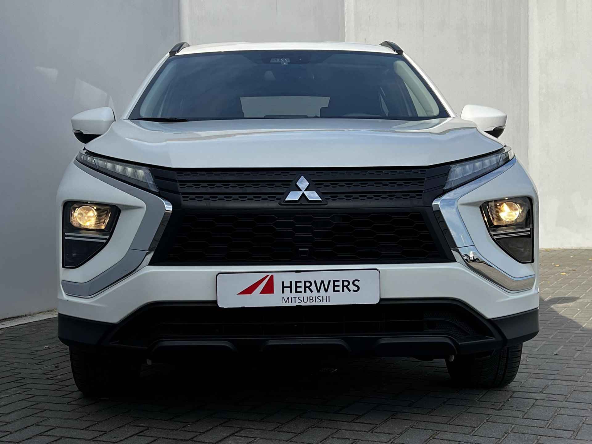 Mitsubishi Eclipse Cross 2.4 PHEV Intense S-AWC 4WD Automaat / 1.500 kg trekgewicht / Navigatie via Apple Carplay of Android Auto / Achteruitrijcamera / - 47/51