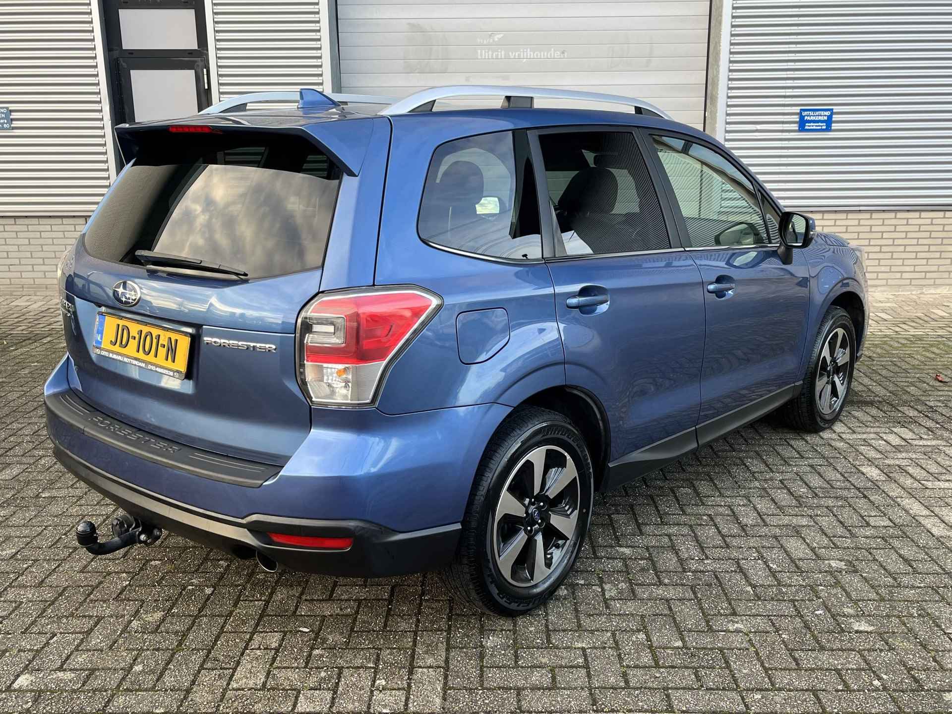 Subaru Forester 2.0 Premium Automaat| Trekhaak| Meest luxe uitvoering| Dealer onderhouden - 2/30