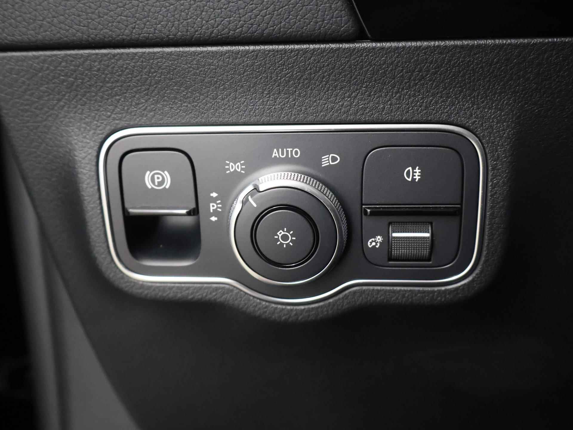 Mercedes-Benz B-klasse 250 e AMG Line | Panoramadak | Widescreen | Sfeerverlichting | Navigatie | Carplay | Stoelverwarming | Mercedes LED | - 36/44