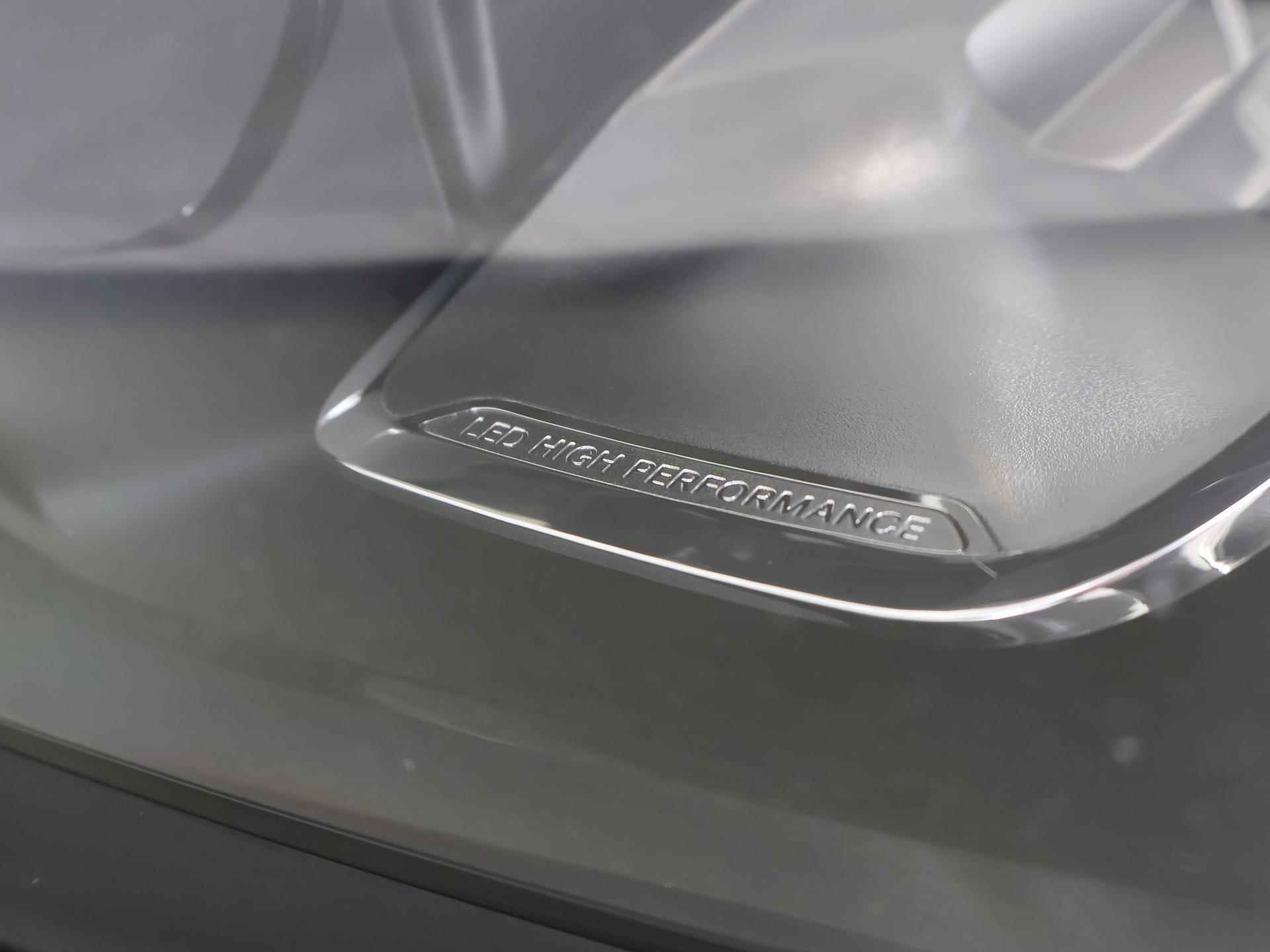 Mercedes-Benz B-klasse 250 e AMG Line | Panoramadak | Widescreen | Sfeerverlichting | Navigatie | Carplay | Stoelverwarming | Mercedes LED | - 42/44