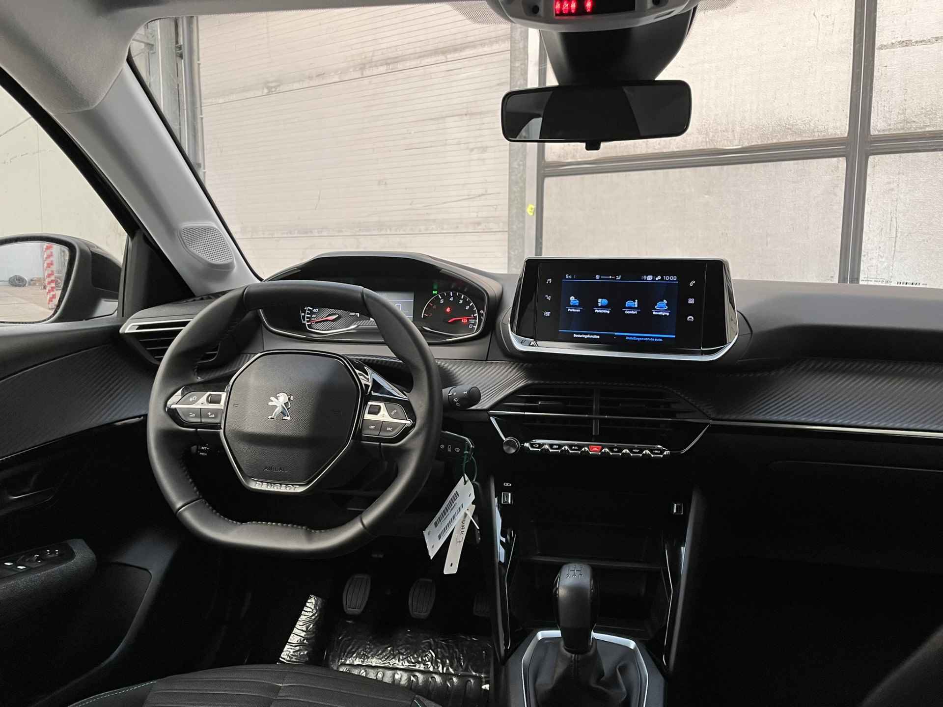 Peugeot 208 1.2 PureTech 75 PK Style | Navigatie | LED Koplampen | Achteruitrijcamera | Parkeersensoren | Apple Carplay / Android Auto | Cruise Controle | Airconditioning | 16" LMV | Donker glas Private lease va € 389 p/mnd - 10/35