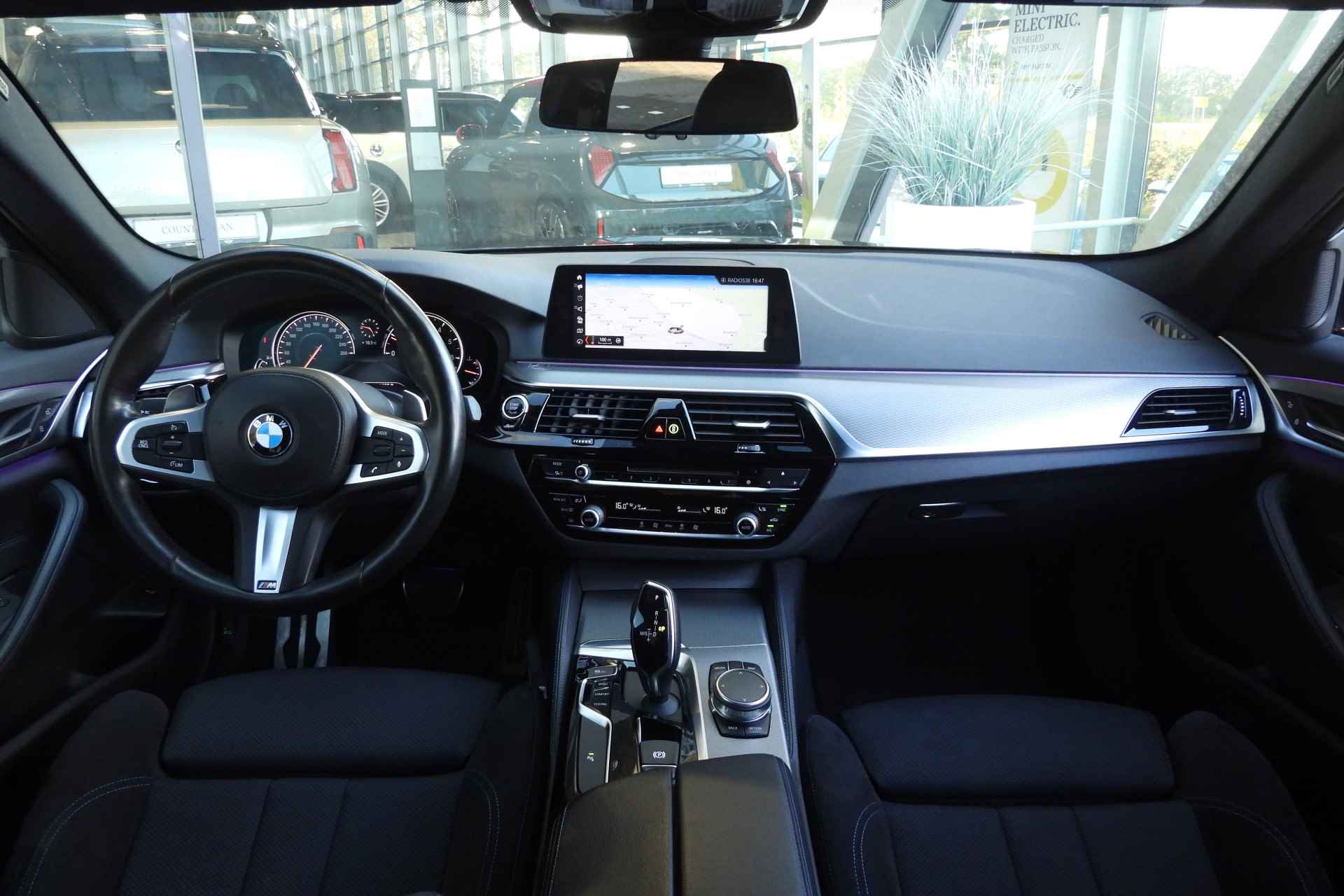 BMW 5 Serie 520i Executive M Sport Automaat / Sportstoelen / LED / Navigatie Professional / M Sportonderstel / Parking Assistant - 25/35