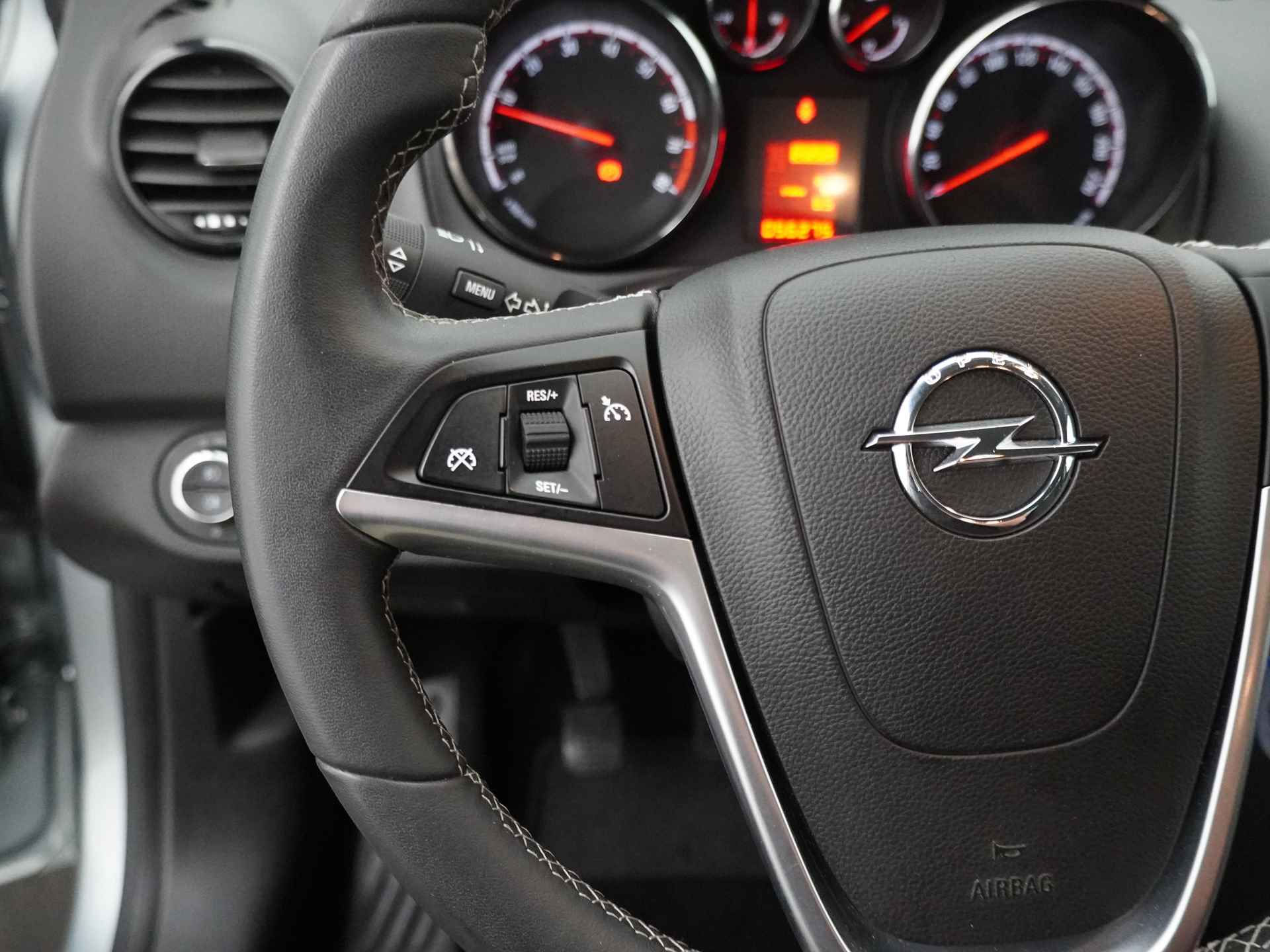 Opel Meriva 1.4 Turbo Design Edition 141PK - Trekhaak - Airco - Cruise control - Hoge instap - Parkeersensoren - 12 maanden Bovag garantie - 22/38