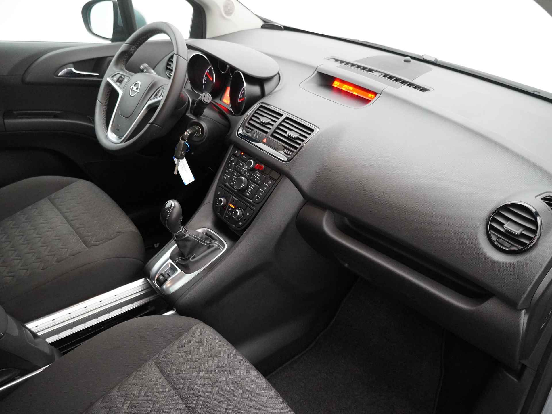 Opel Meriva 1.4 Turbo Design Edition 141PK - Trekhaak - Airco - Cruise control - Hoge instap - Parkeersensoren - 12 maanden Bovag garantie - 32/38