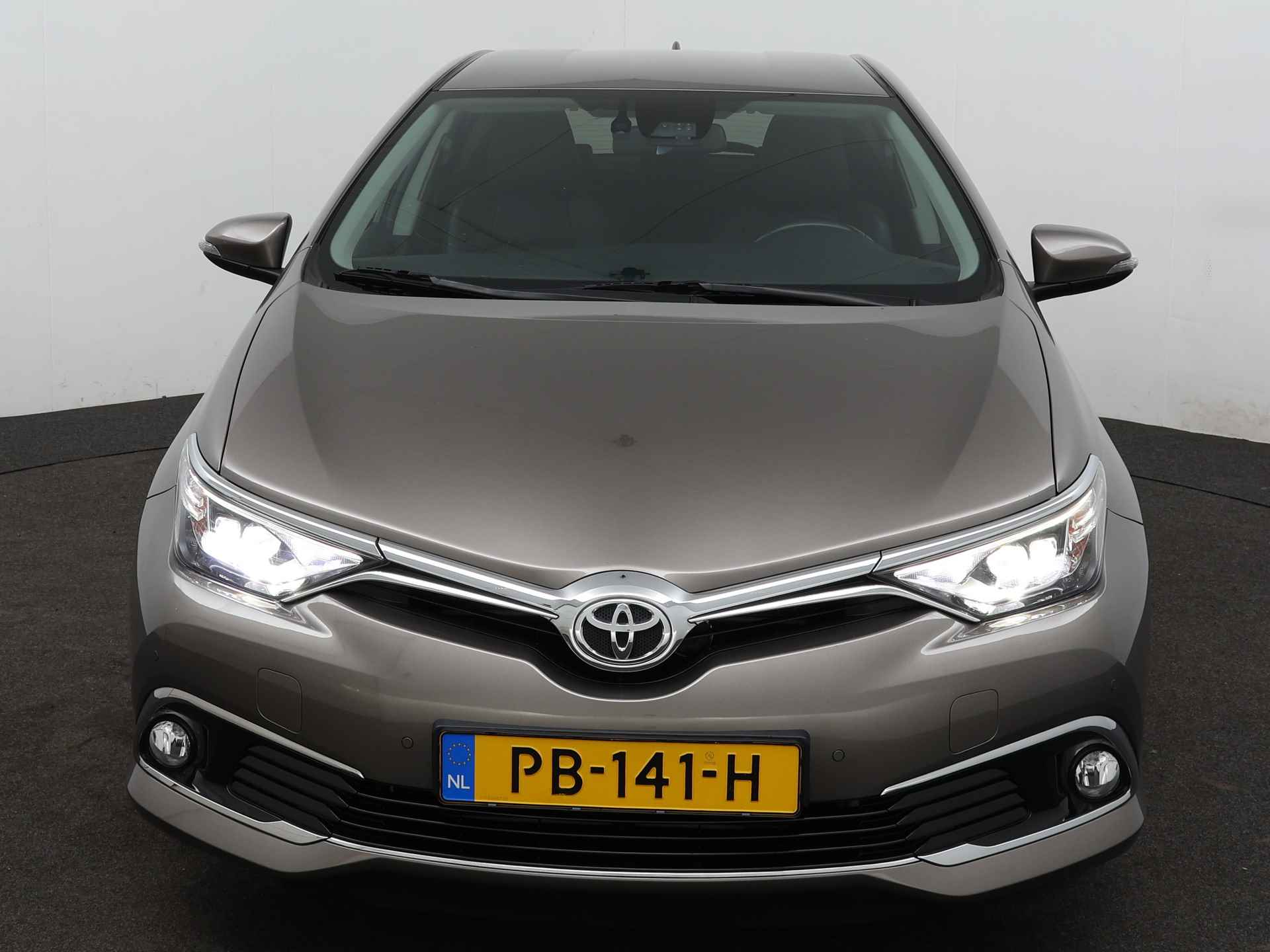 Toyota Auris 1.2T Executive | Navigatie | Parkeerhulp | Verwarmde voorstoelen | - 29/46