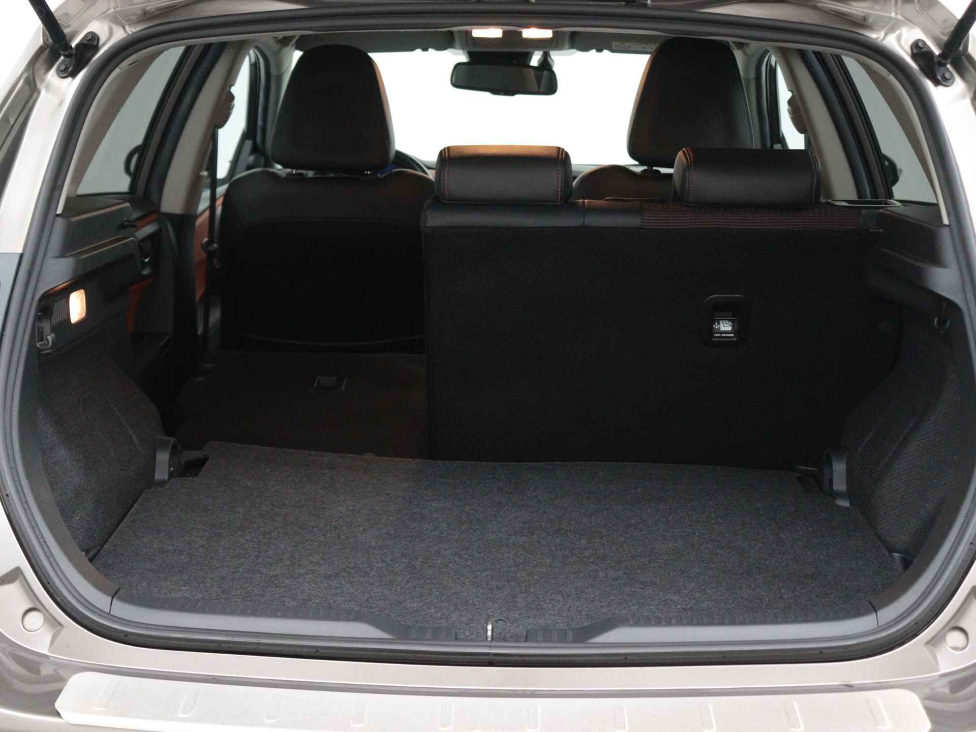 Toyota Auris 1.2T Executive | Navigatie | Parkeerhulp | Verwarmde voorstoelen | - 38/46