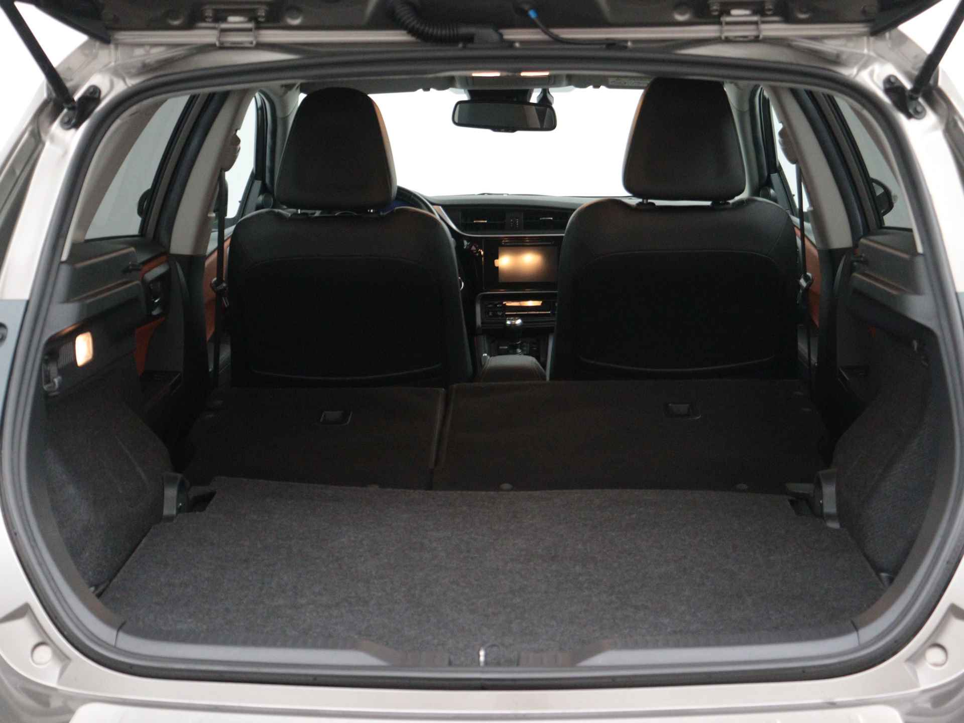 Toyota Auris 1.2T Executive | Navigatie | Parkeerhulp | Verwarmde voorstoelen | - 39/46