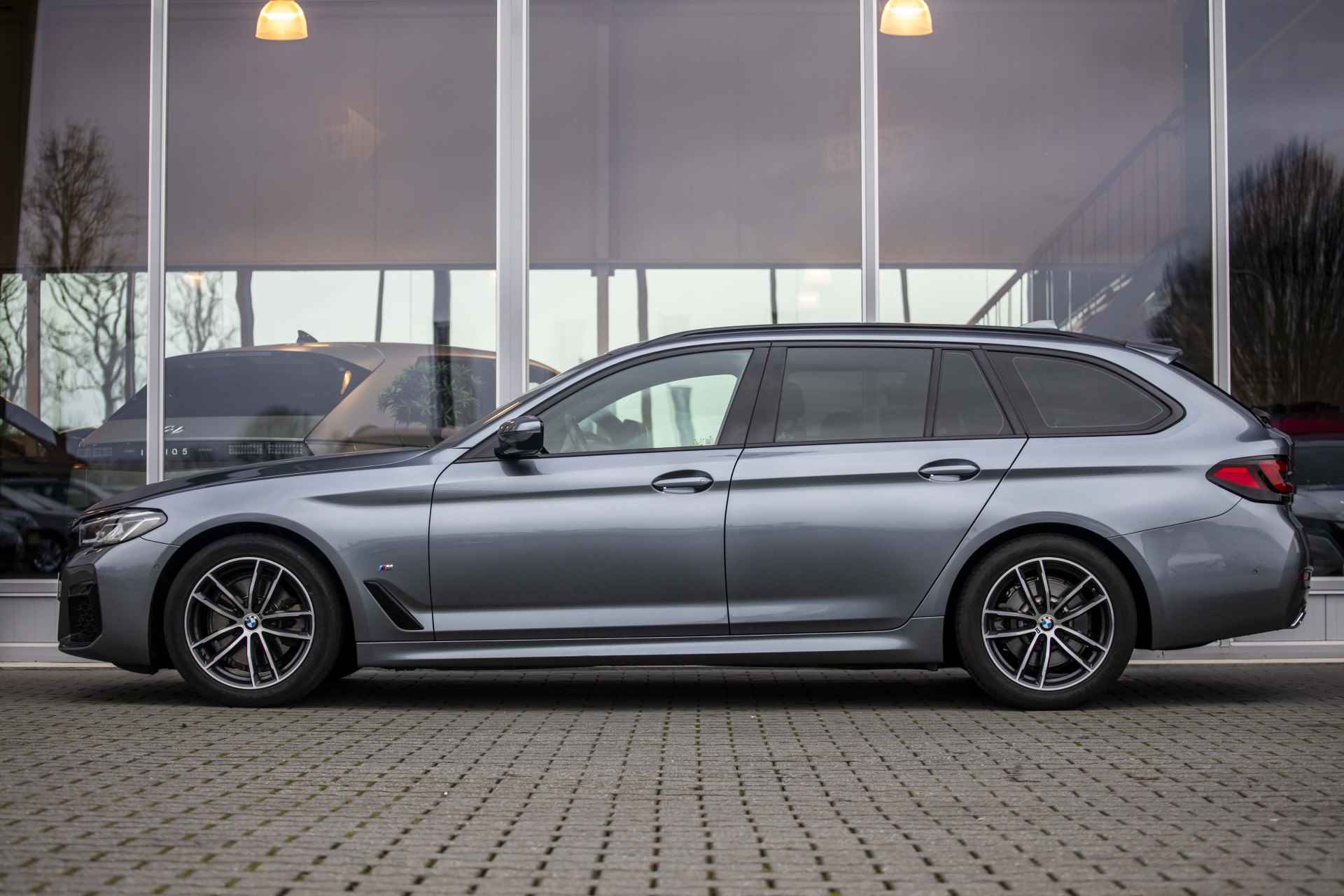 BMW 5 Serie Touring 520i High Executive Edition M-Sport | Pano | ACC | E-Trekhaak - 5/41