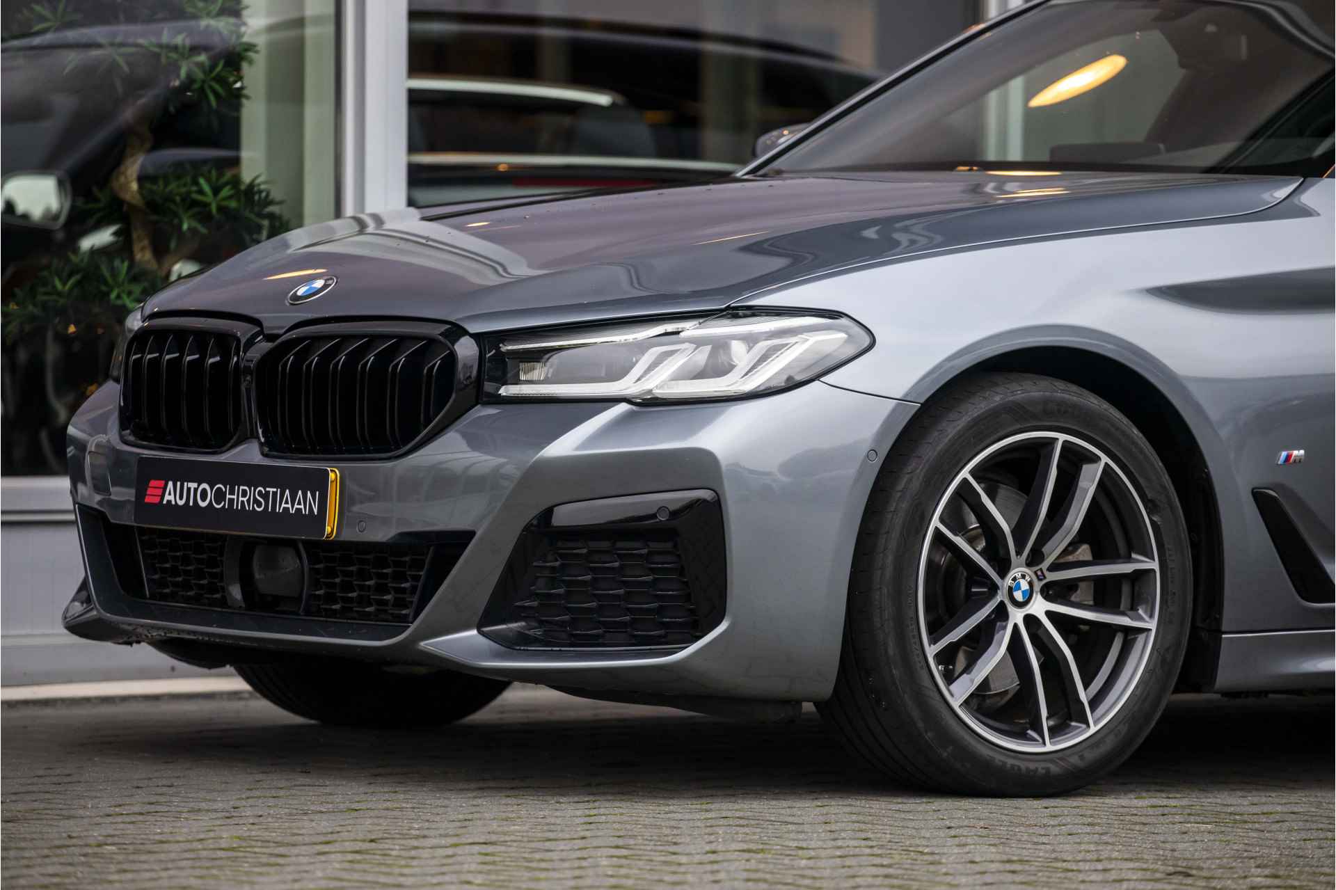 BMW 5 Serie Touring 520i High Executive Edition M-Sport | Pano | ACC | E-Trekhaak - 16/41