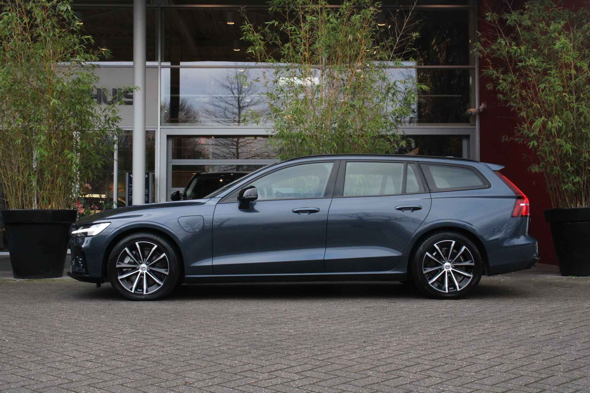 Volvo V60 2.0 T6 Plug-in hybrid AWD Plus Dark - 5/15