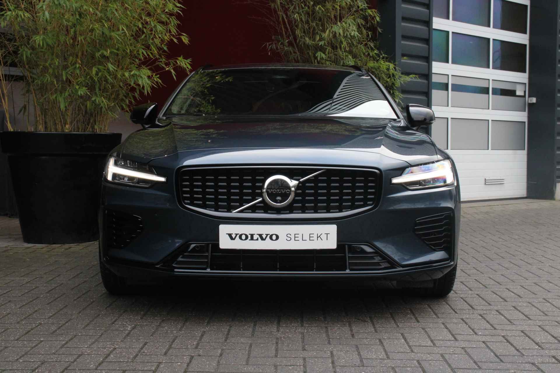 Volvo V60 2.0 T6 Plug-in hybrid AWD Plus Dark - 10/15