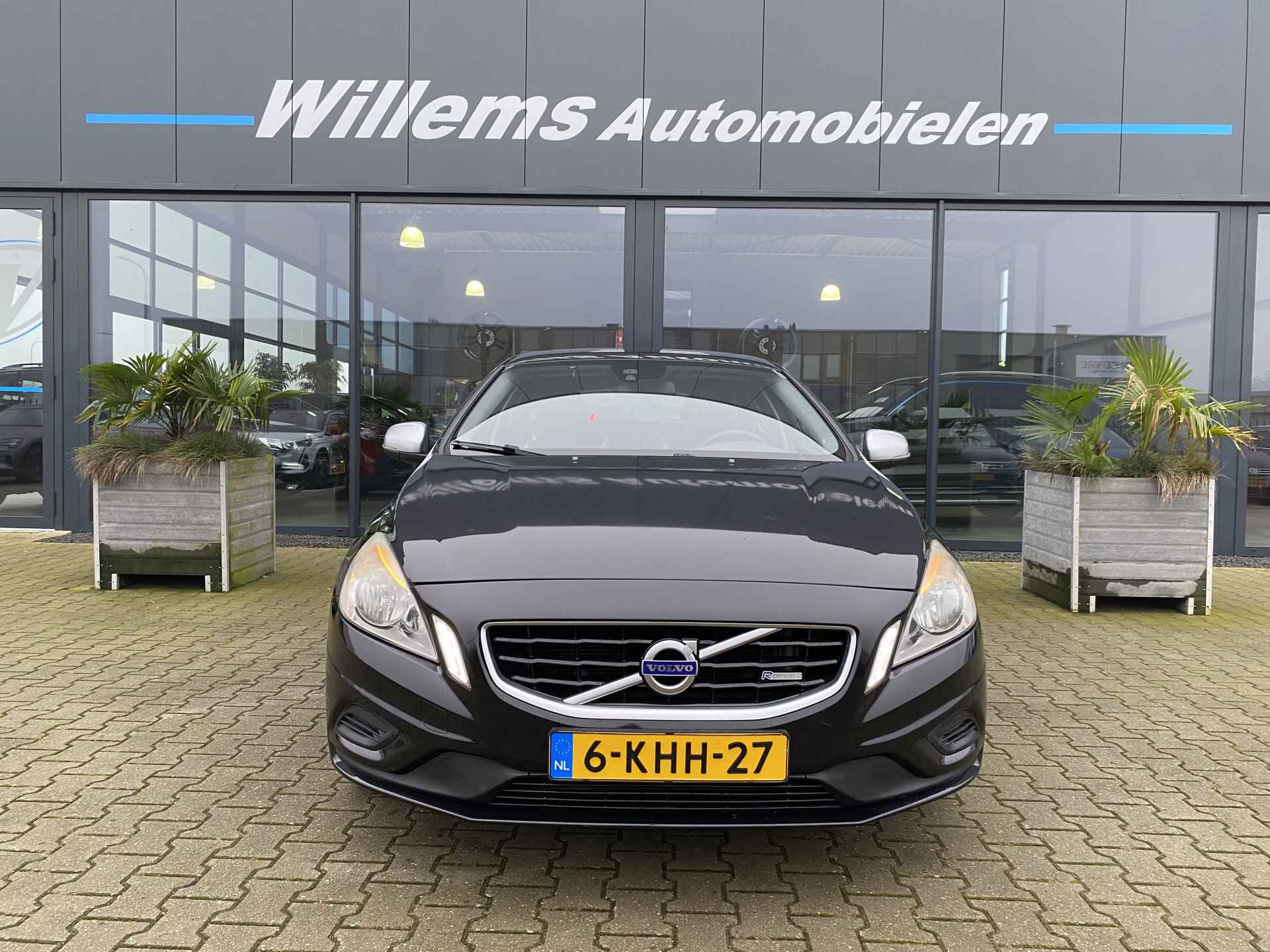 Volvo V60 1.6 T3 R-Design Schuifkanteldak, Stoelverwarming & Cruise Control - 2/33