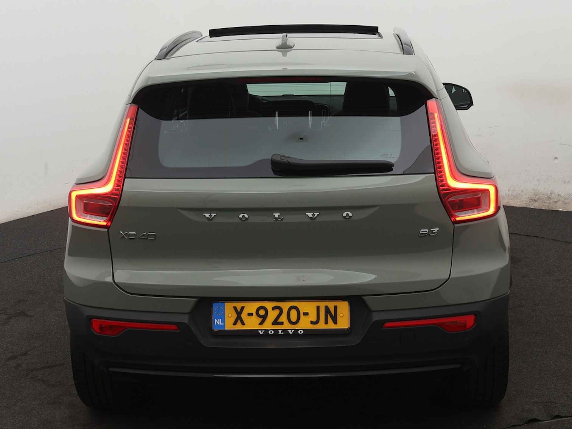 Volvo XC40 2.0 B3 Plus Dark - 9/33