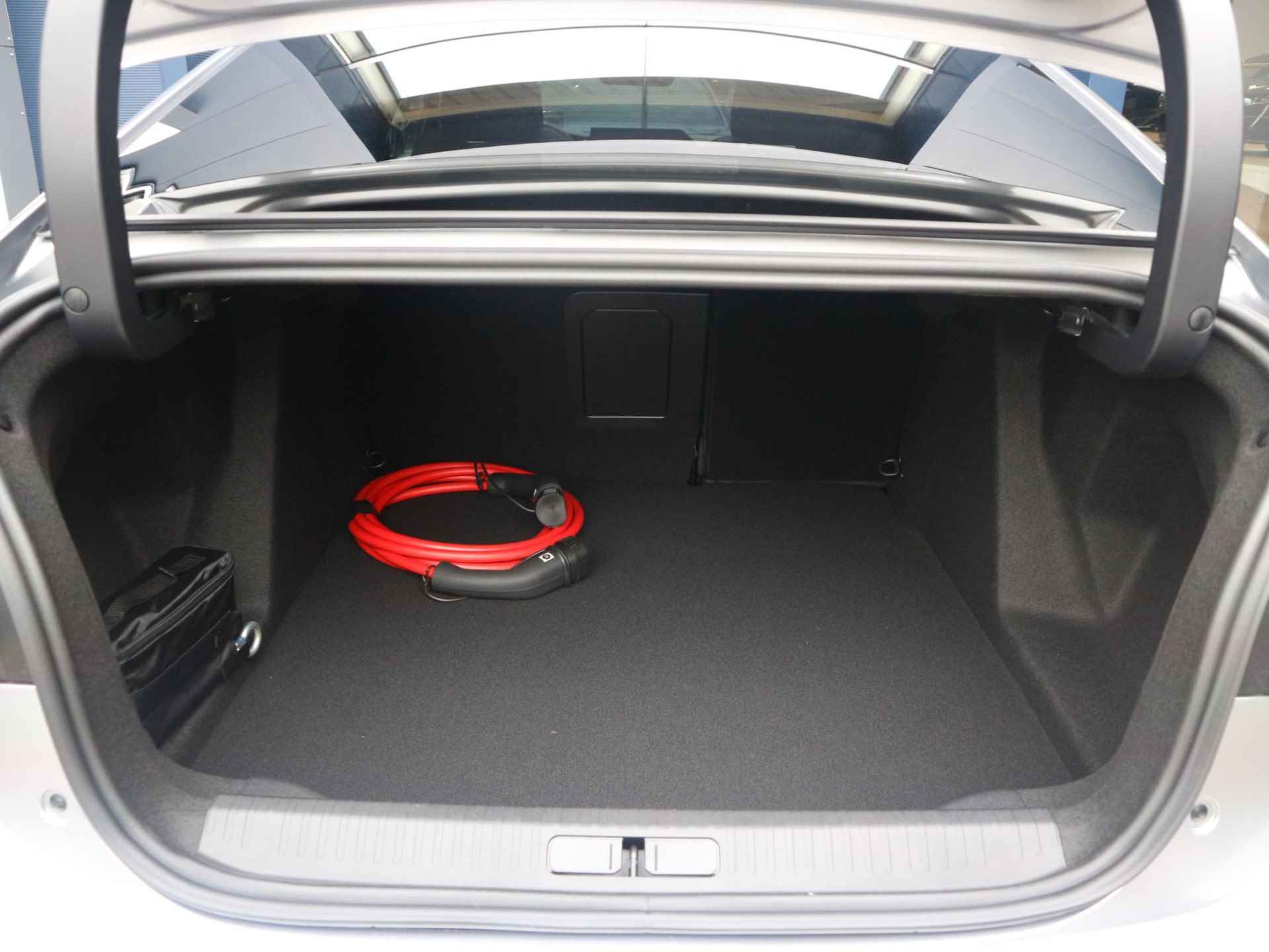 Citroen Ë-C4 X Shine 50 kWh Navigatie | Panoramadak | Achteruitrijcamera | Stuur en voorruit verwarming | Stoelverwarming - 11/42