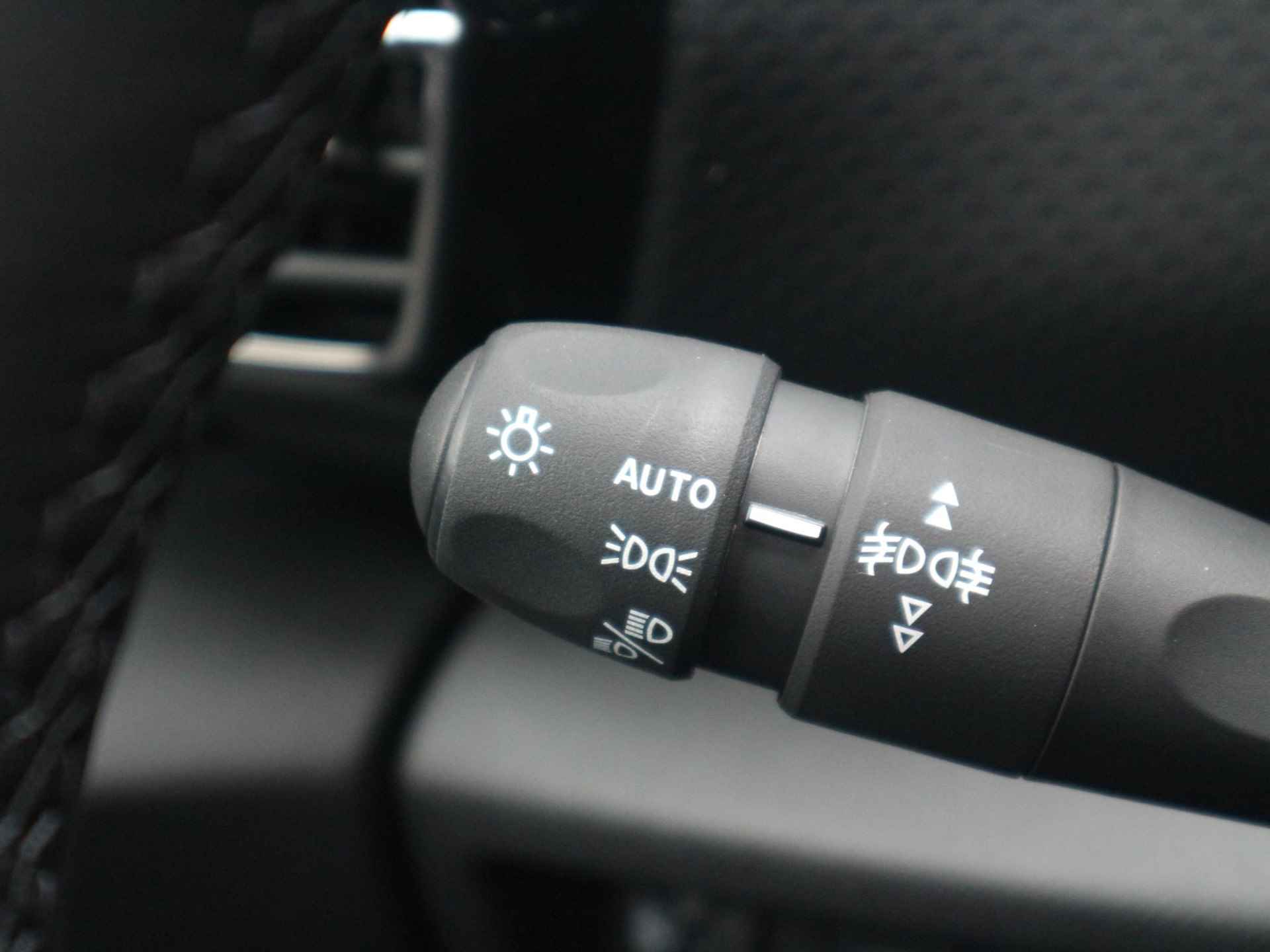 Citroen Ë-C4 X Shine 50 kWh Navigatie | Panoramadak | Achteruitrijcamera | Stuur en voorruit verwarming | Stoelverwarming - 34/42