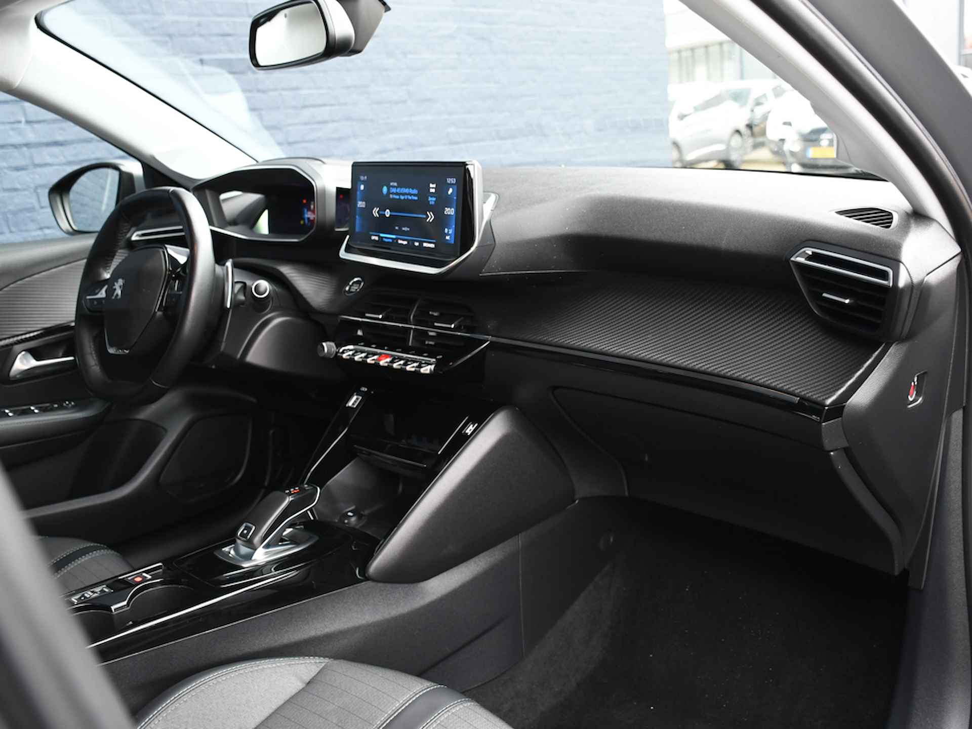 Peugeot 208 Allure 1.2 PureTech 100pk Automaat NAVI | CRUISE | 16''LM | DAB | APPLE-CARPLAY | CLIMA | USB - 7/31