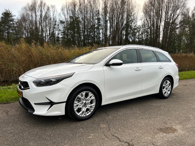 Kia Ceed Sw 1.0 T-GDi 120pk DynamicLine | Navigatie | Apple carplay/ Android auto | Camera | Climate control | All-season banden | NAP | Rijklaar prijs!