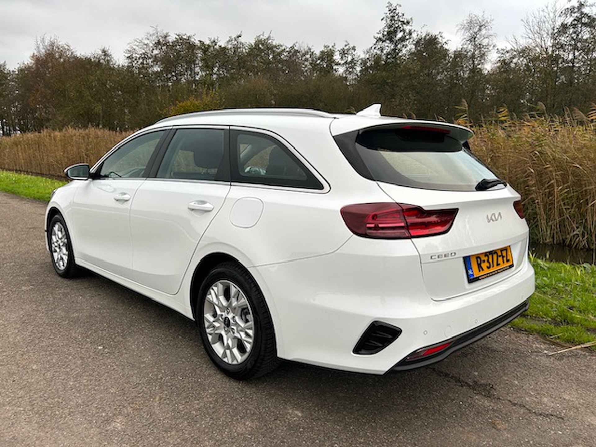 Kia Ceed Sw 1.0 T-GDi 120pk DynamicLine | Navigatie | Apple carplay/ Android auto | Camera | Climate control | All-season banden | NAP | Rijklaar prijs! - 6/25