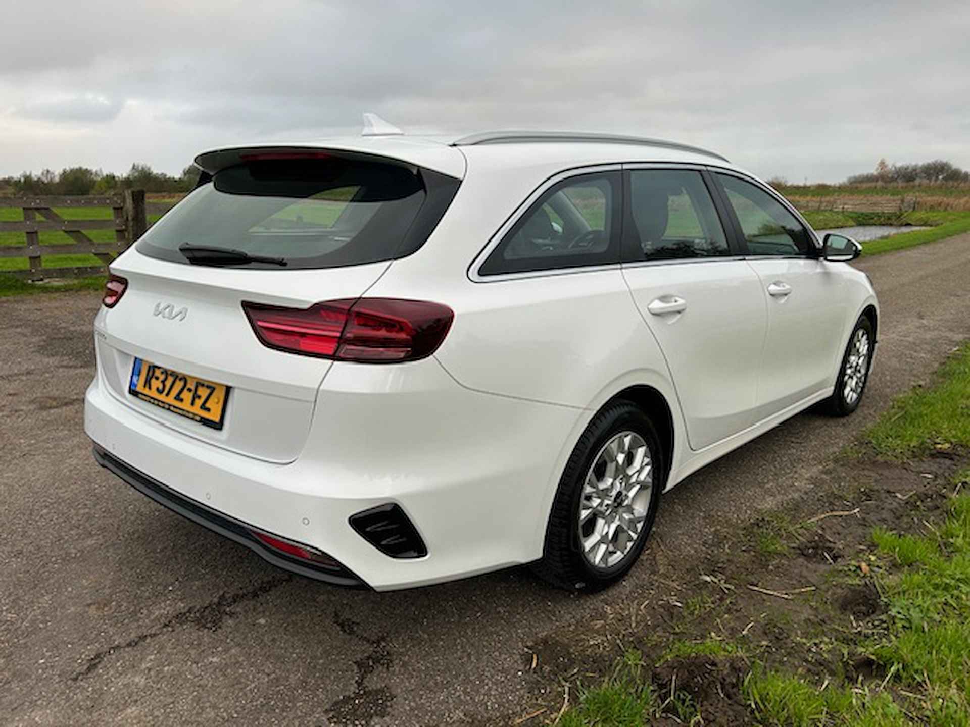 Kia Ceed Sw 1.0 T-GDi 120pk DynamicLine | Navigatie | Apple carplay/ Android auto | Camera | Climate control | All-season banden | NAP | Rijklaar prijs! - 8/25